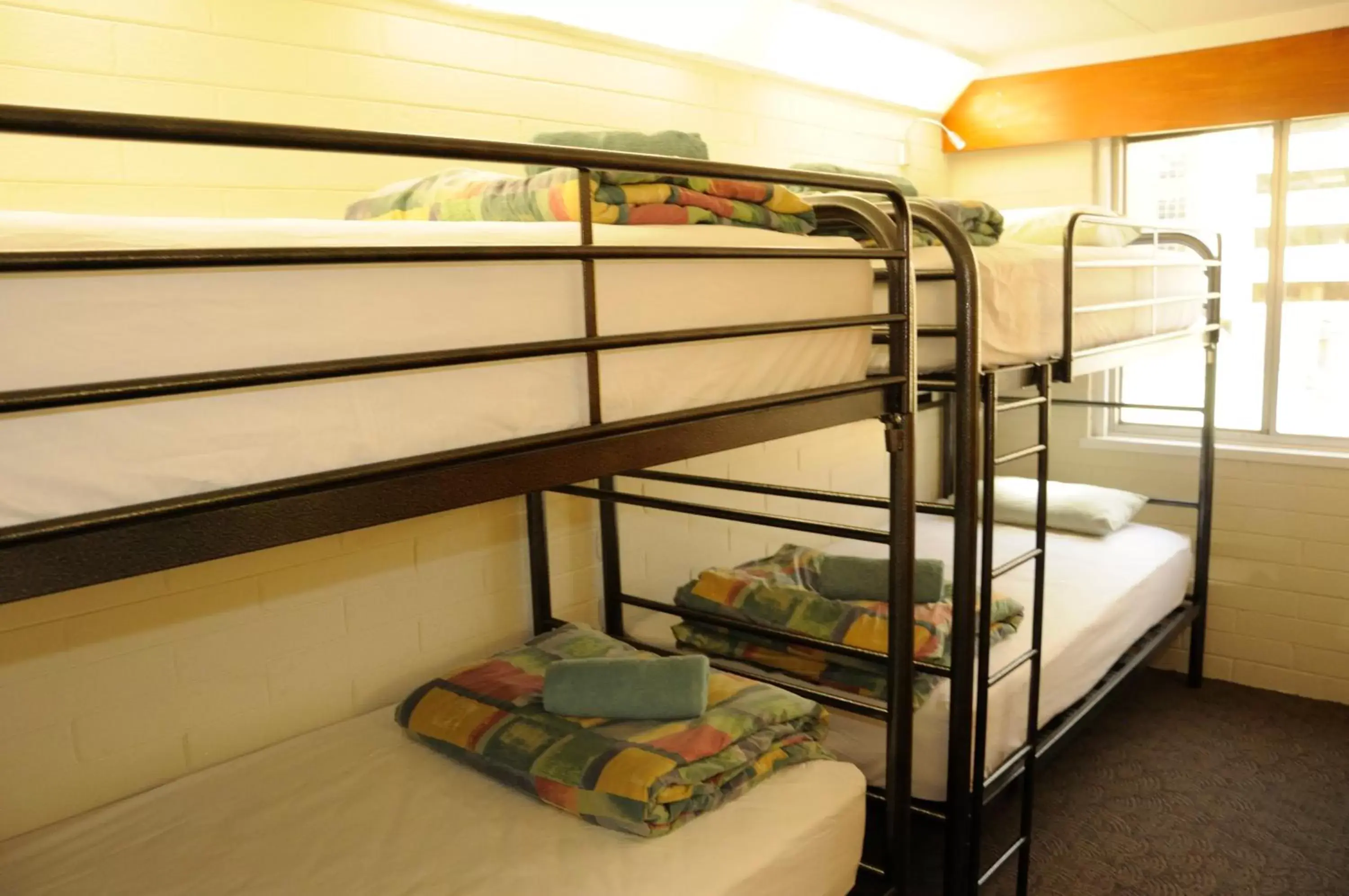 Bed, Bunk Bed in Kangaroo Inn