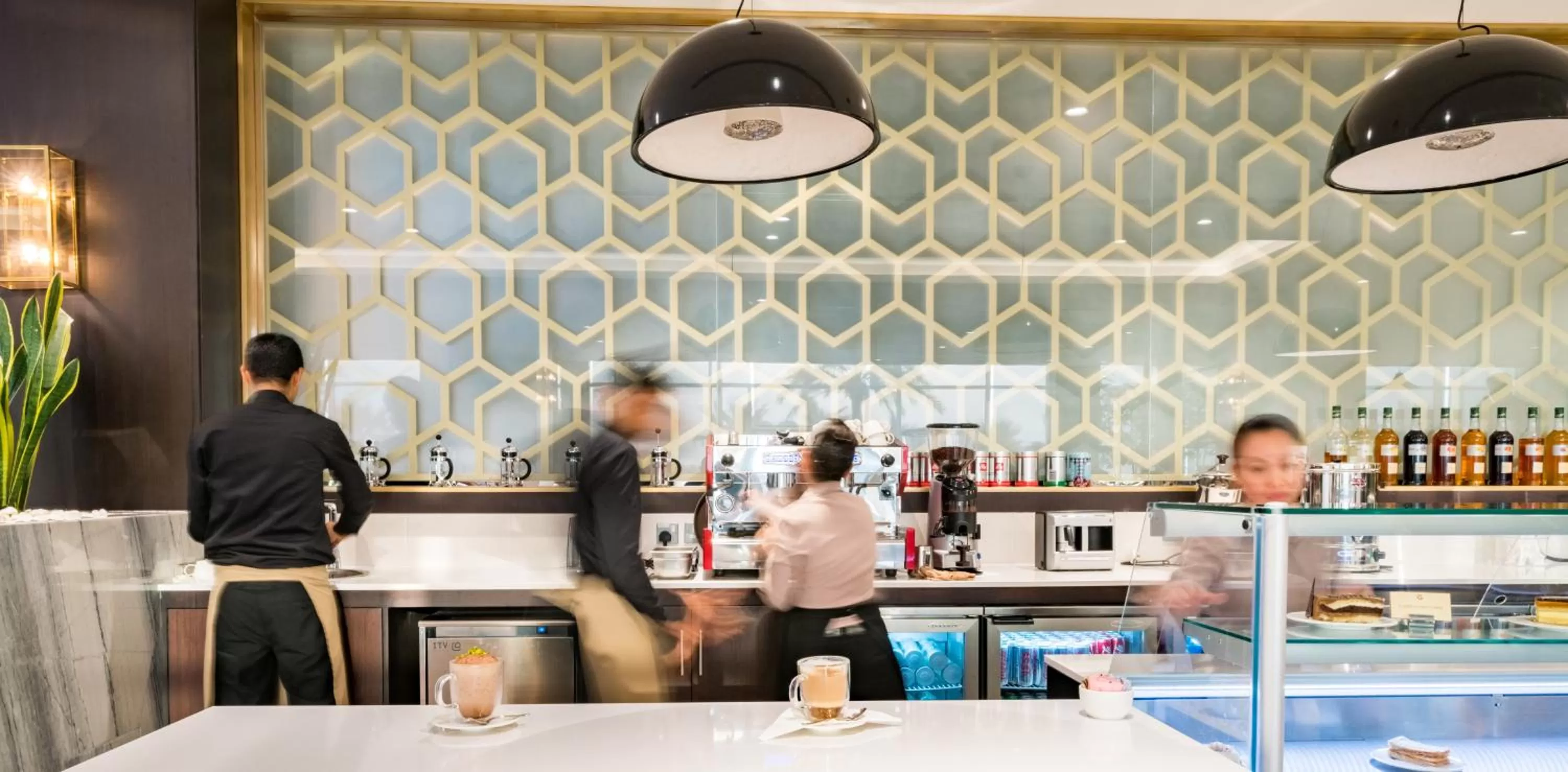 Lounge or bar in The Grove Hotel & Conference Centre Bahrain