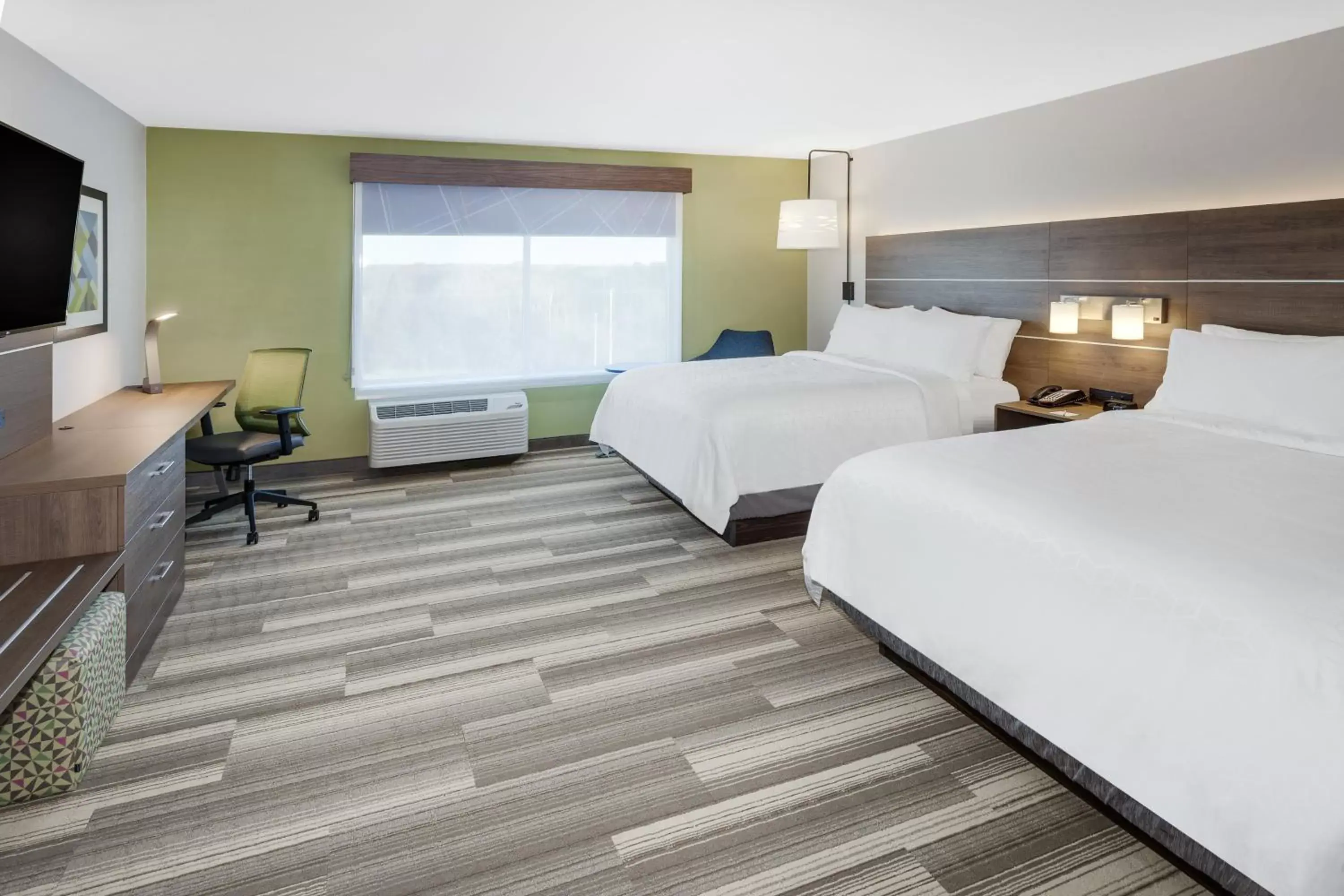 Photo of the whole room, Bed in Holiday Inn Express & Suites - Hudson I-94, an IHG Hotel