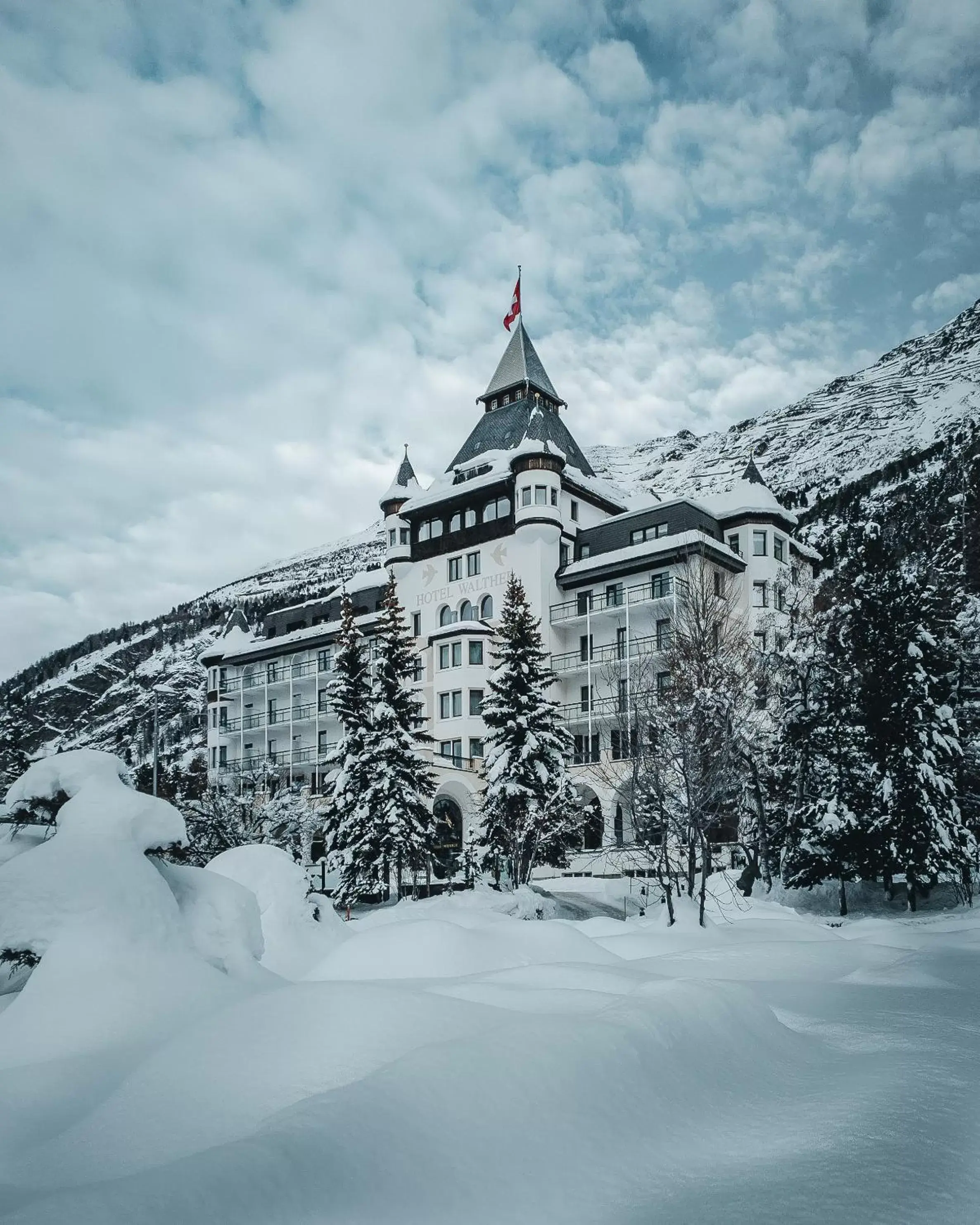 Facade/entrance, Winter in Hotel Walther - Relais & Châteaux