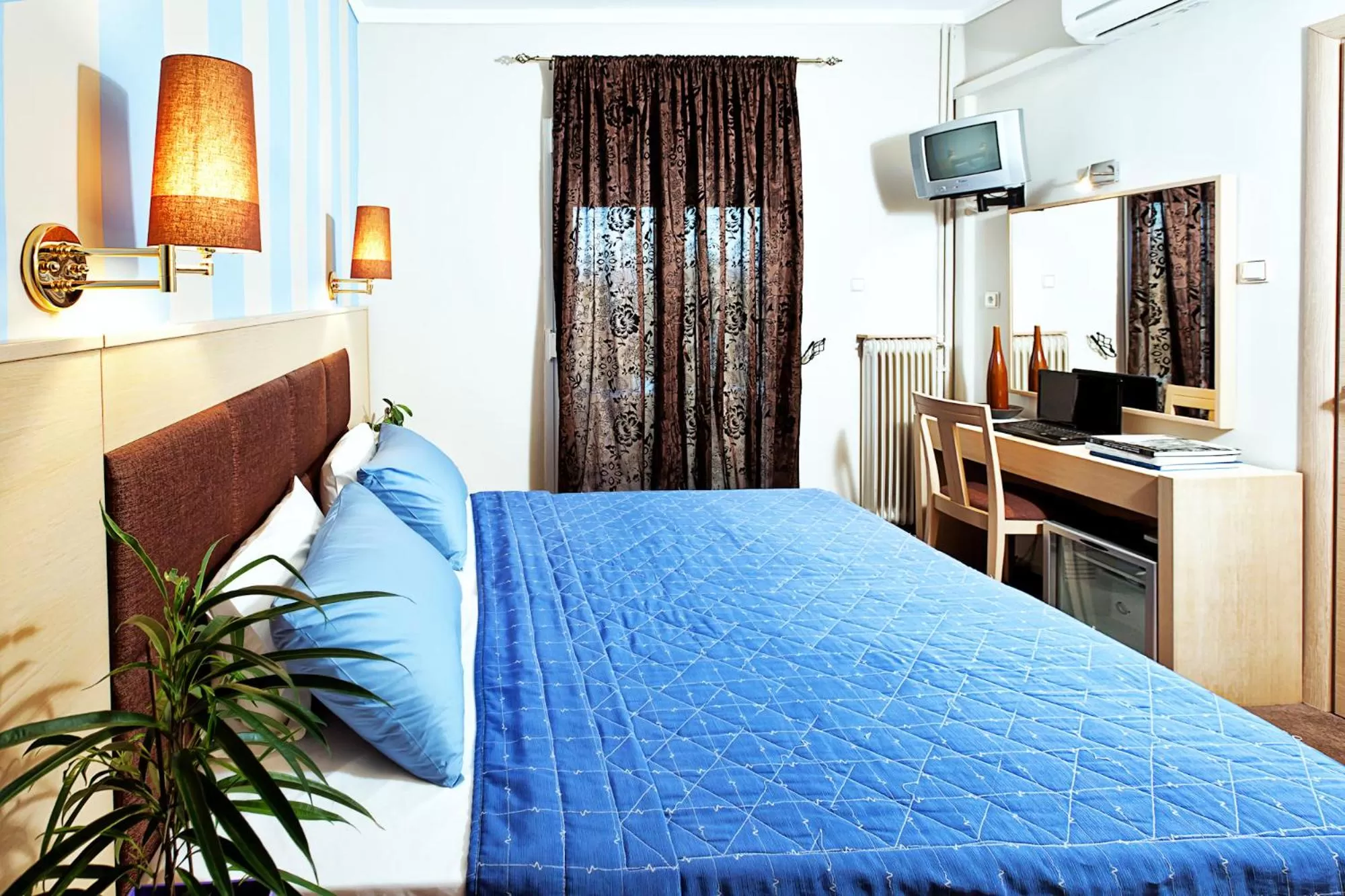 Property building, Bed in Anastassiou Hotel - Bike and motorcycle friendly hotel