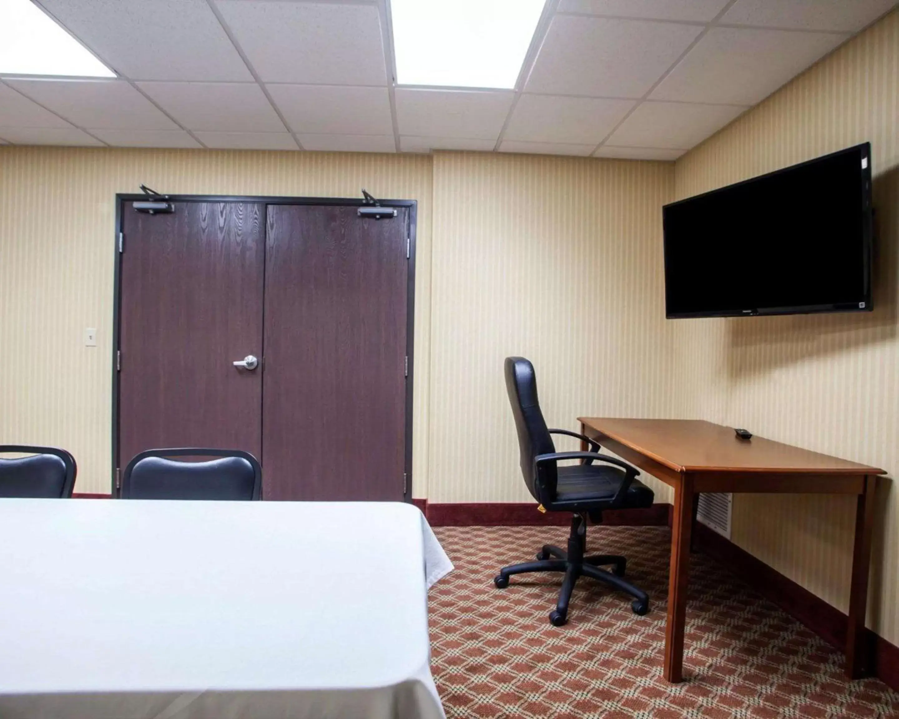 On site, TV/Entertainment Center in Comfort Inn & Suites Harrisonville