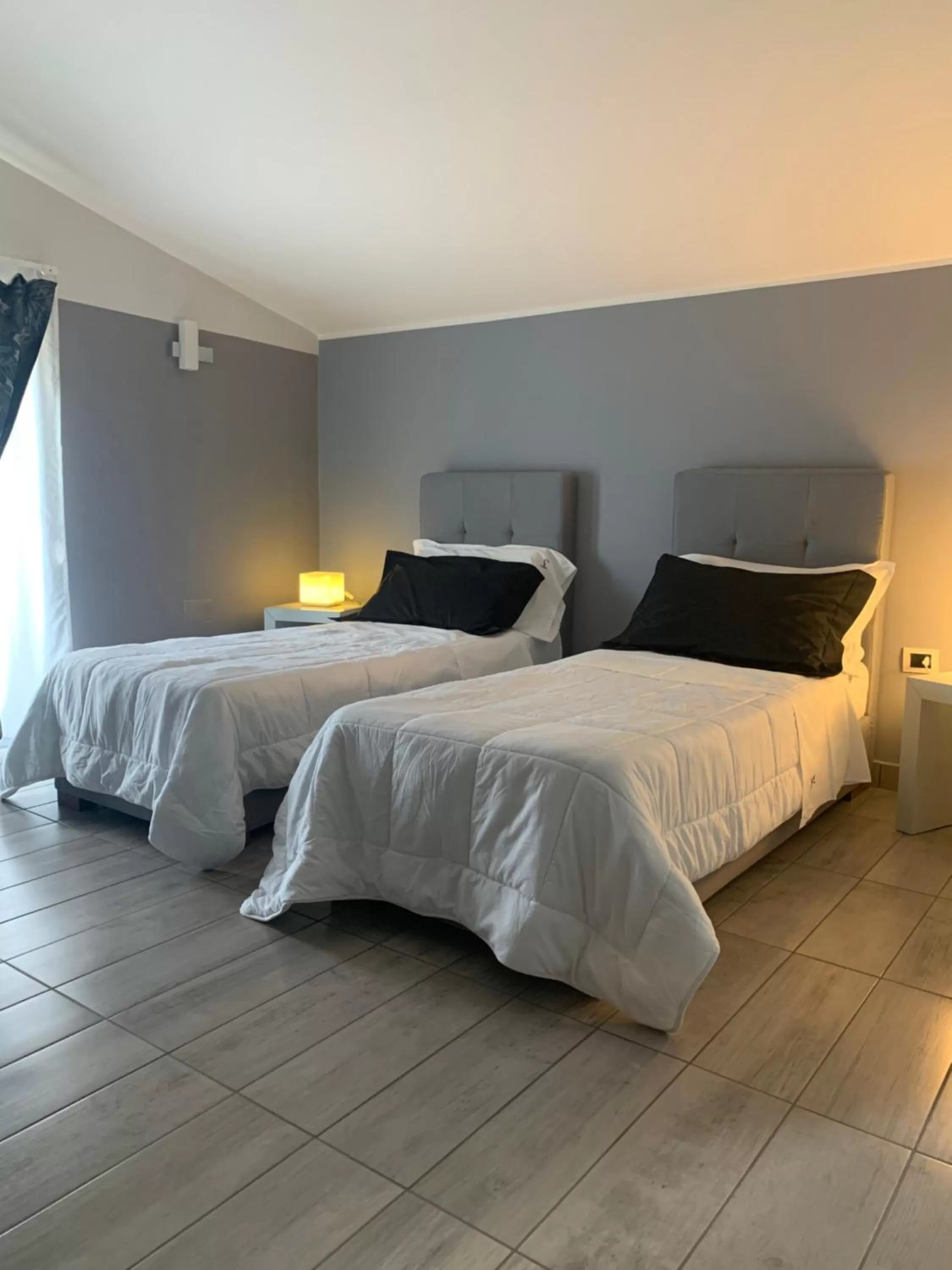 Bedroom, Bed in Victoria Hotel