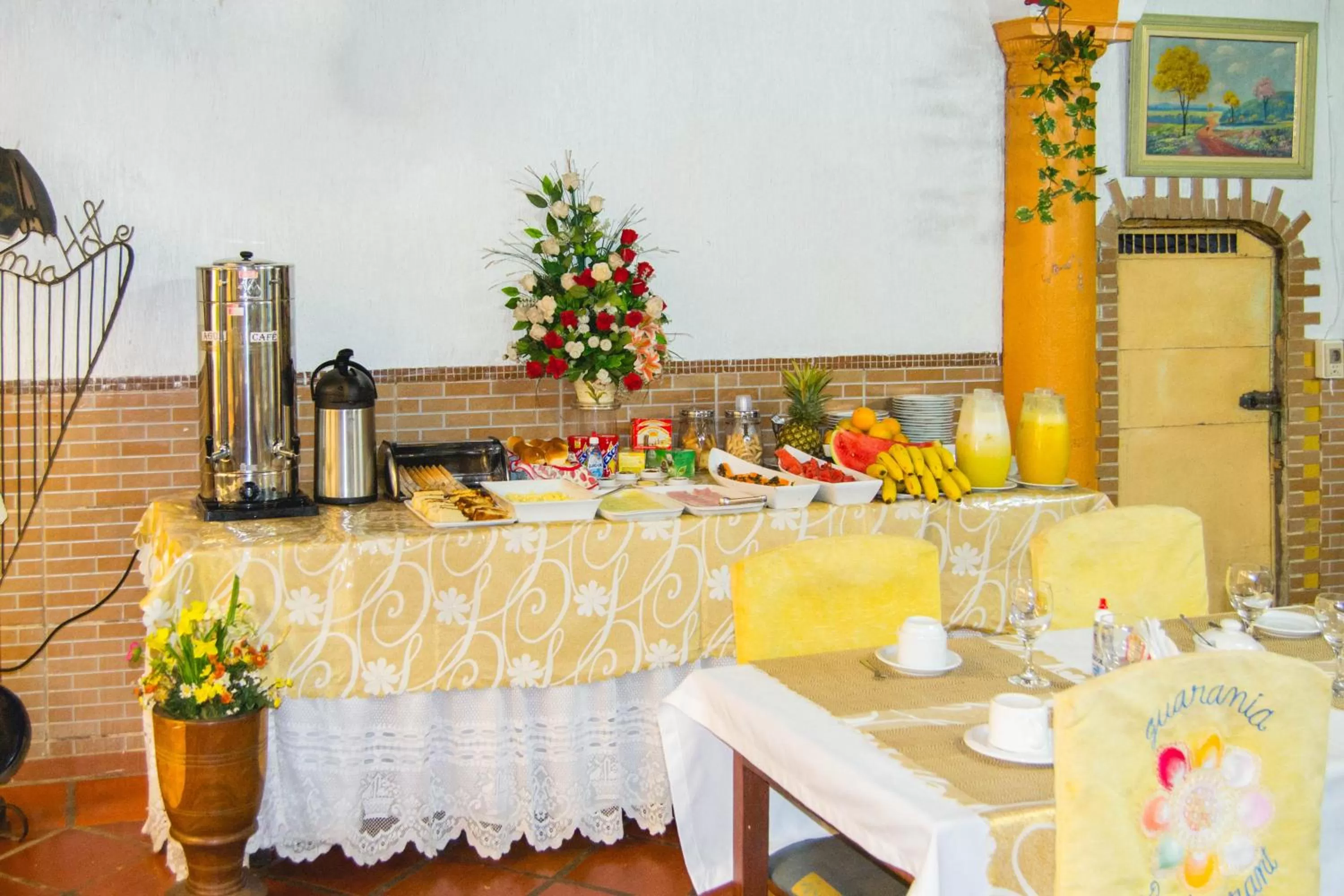 Continental breakfast in Hotel & Restaurante Guarania
