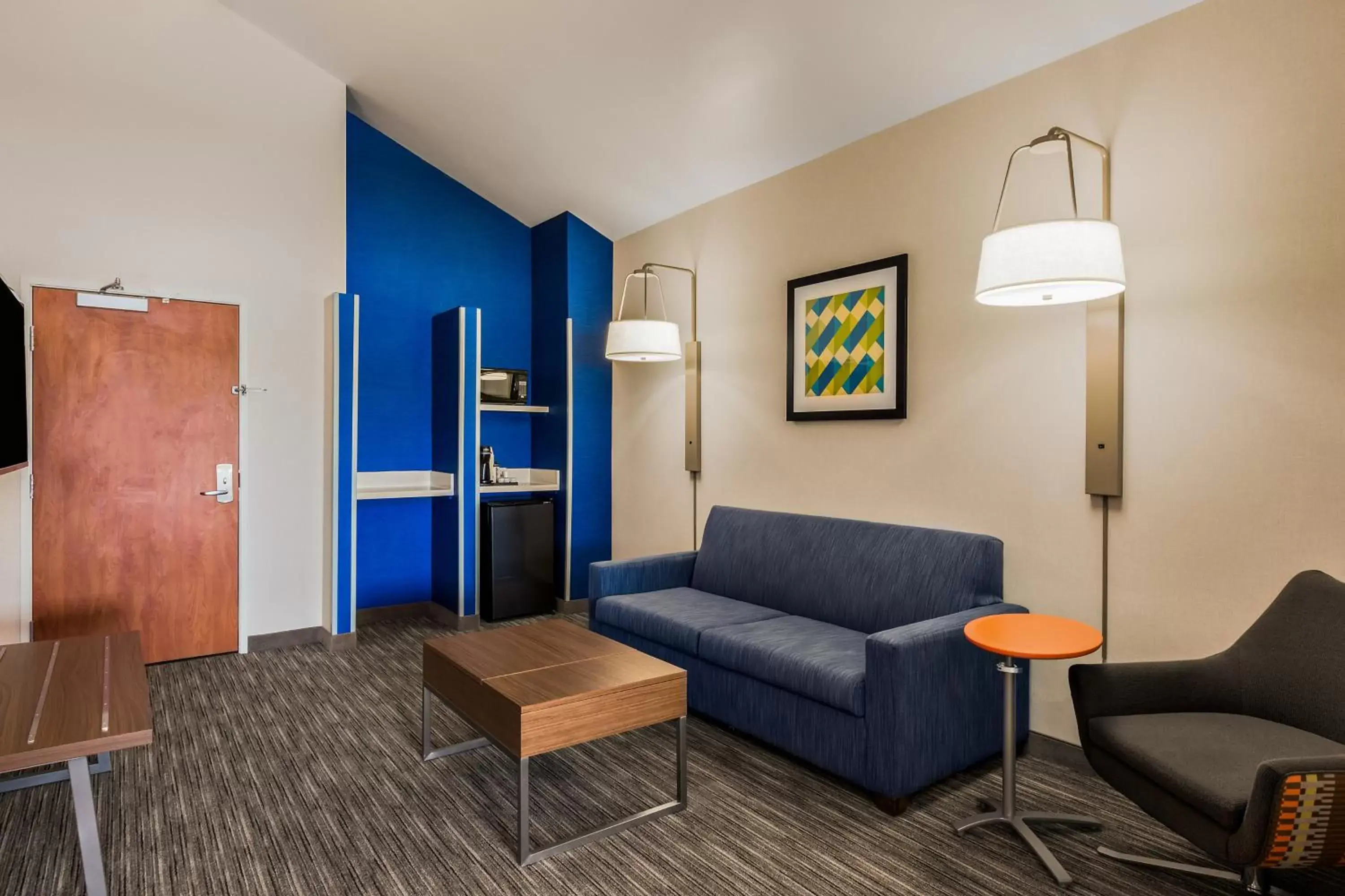 Photo of the whole room, Seating Area in Holiday Inn Express Hotel & Suites Oroville Southwest, an IHG Hotel
