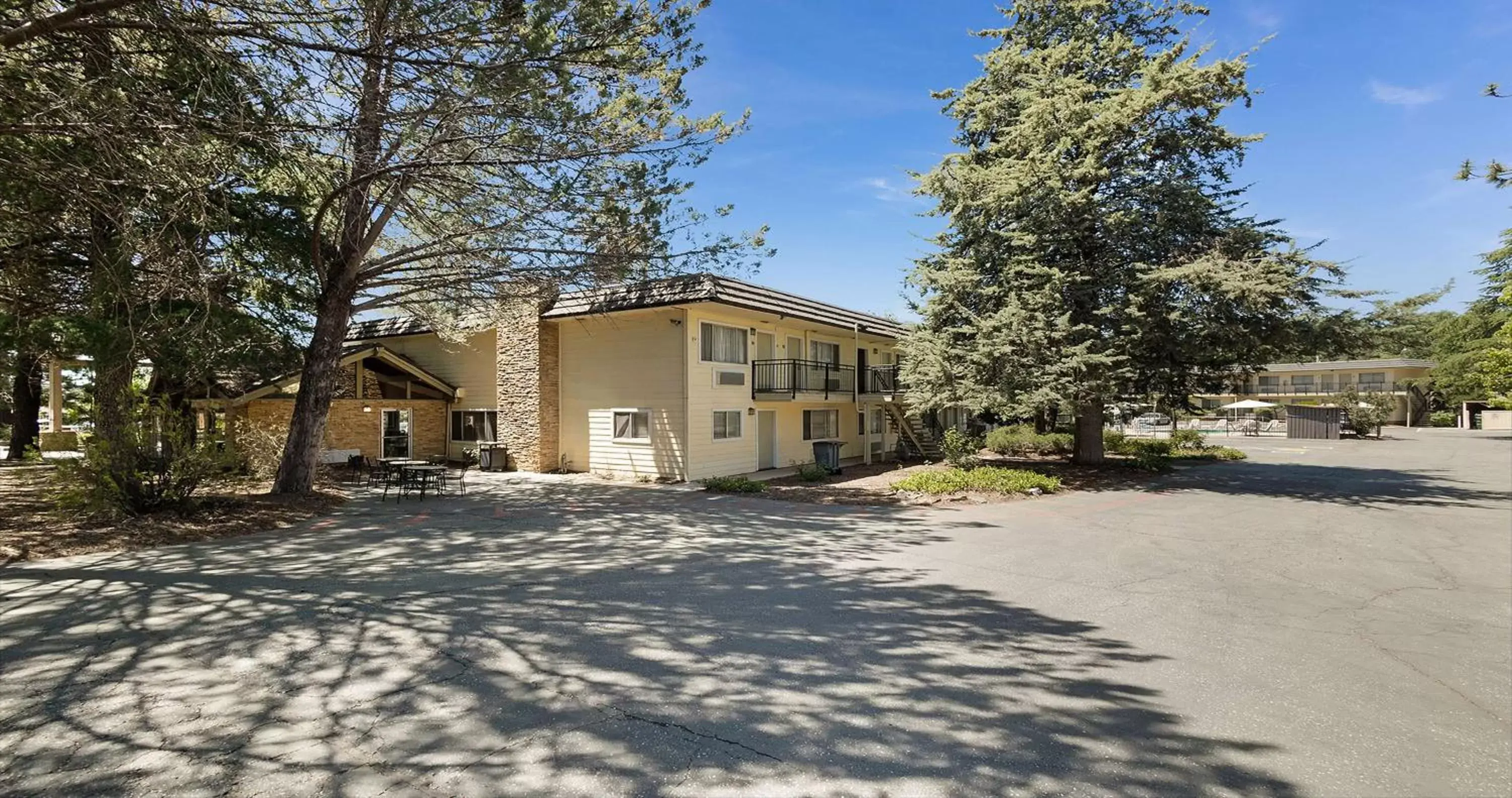 Property Building in Best Western Gold Country Inn