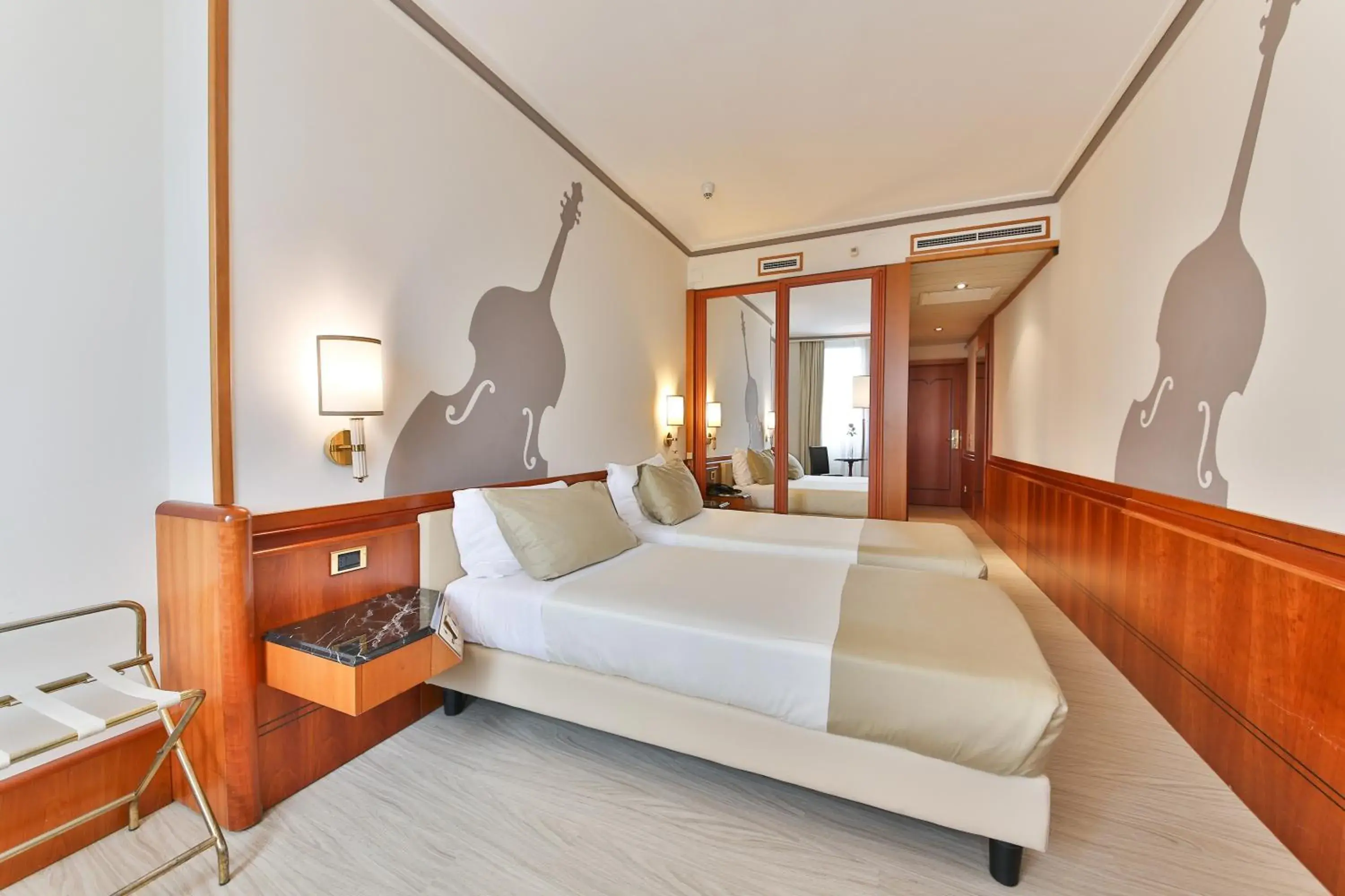 Bedroom, Bed in Hotel Leon d'Oro Bedroom, Bed in Hotel Leon d'Oro