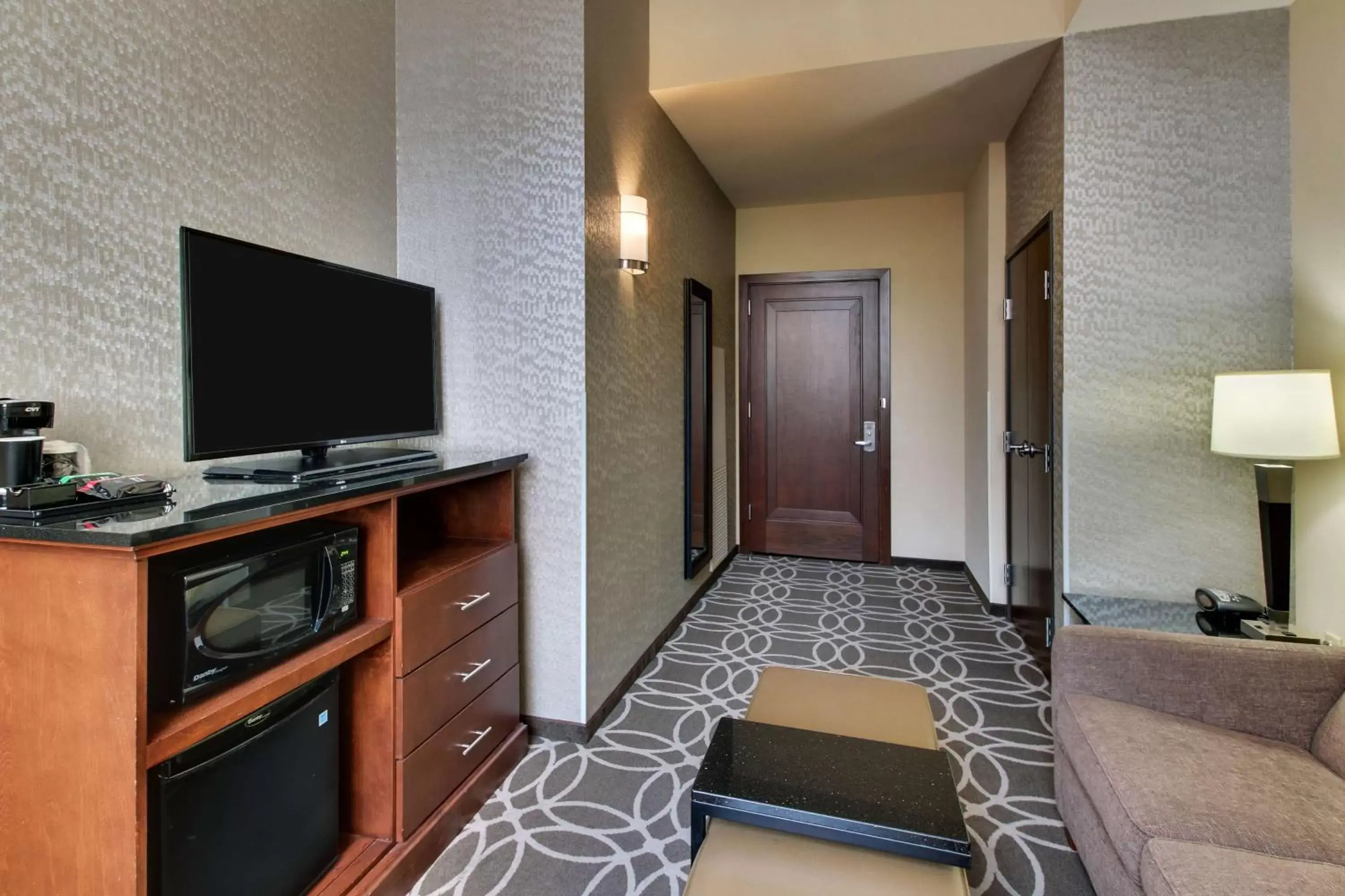 Bedroom, TV/Entertainment Center in Drury Plaza Hotel Cleveland Downtown