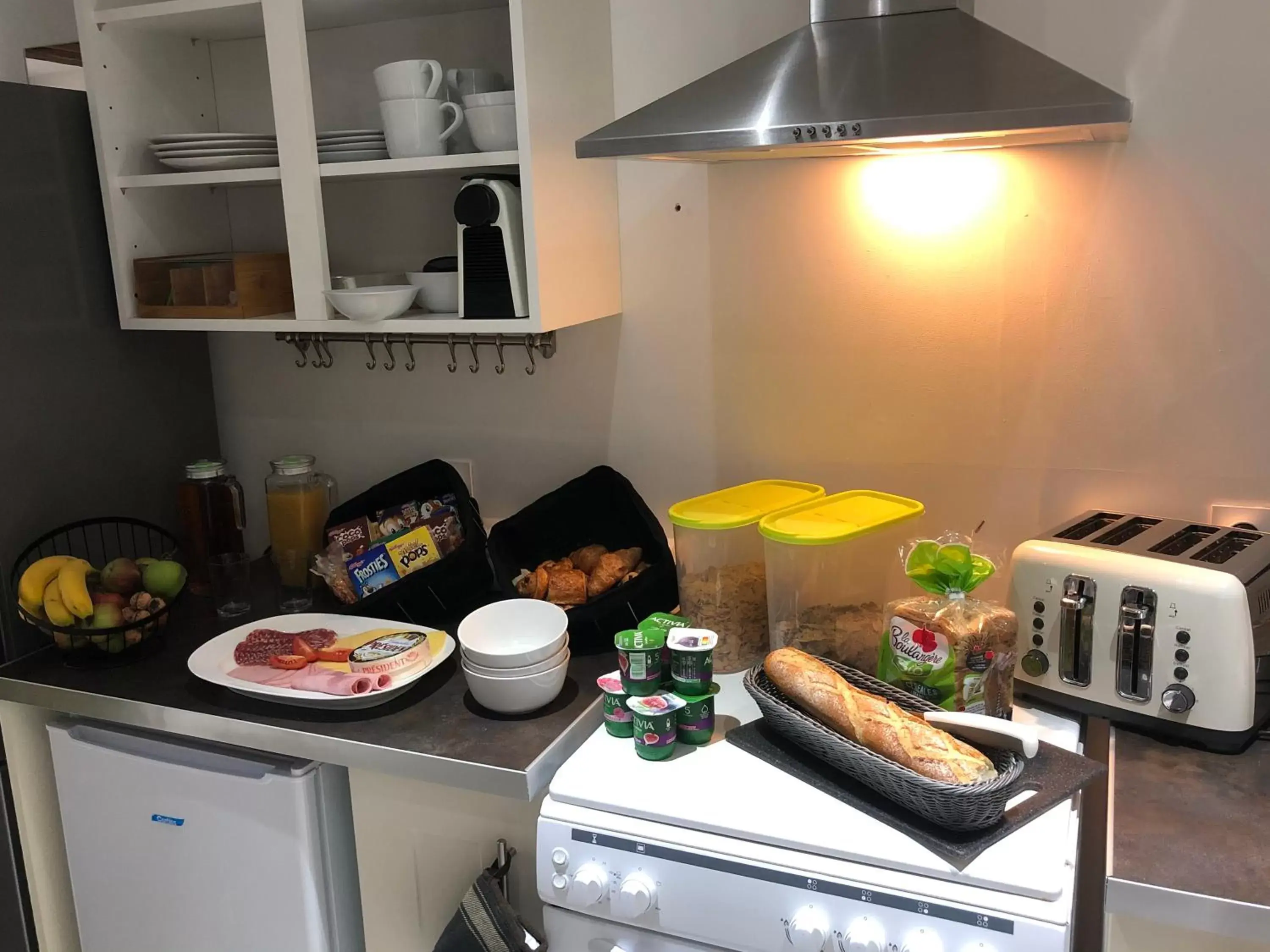 Breakfast, Kitchen/Kitchenette in The Walnut Tree Chambre d'Hotes