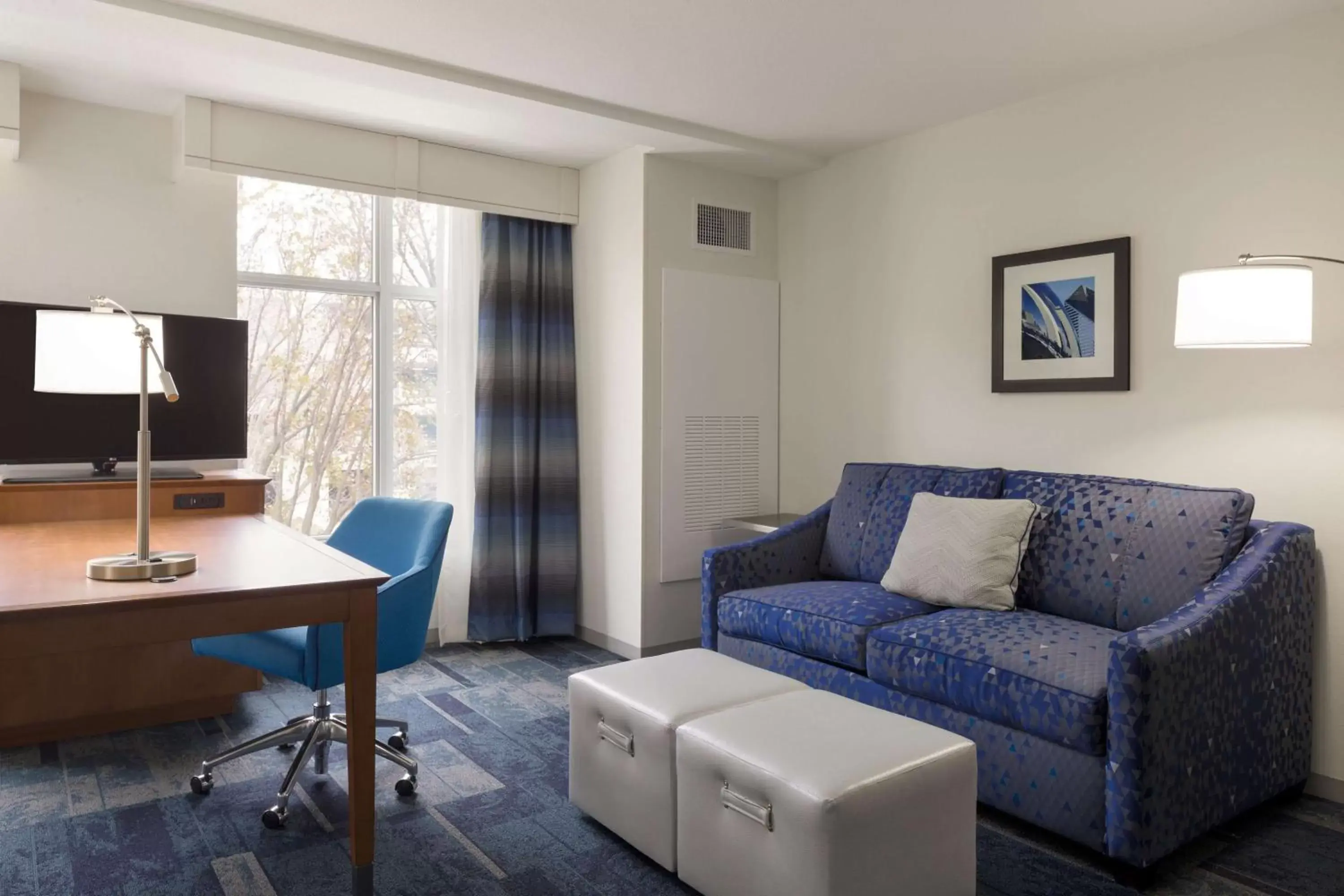 Bed, Seating Area in Hampton Inn & Suites Rosemont Chicago O'Hare