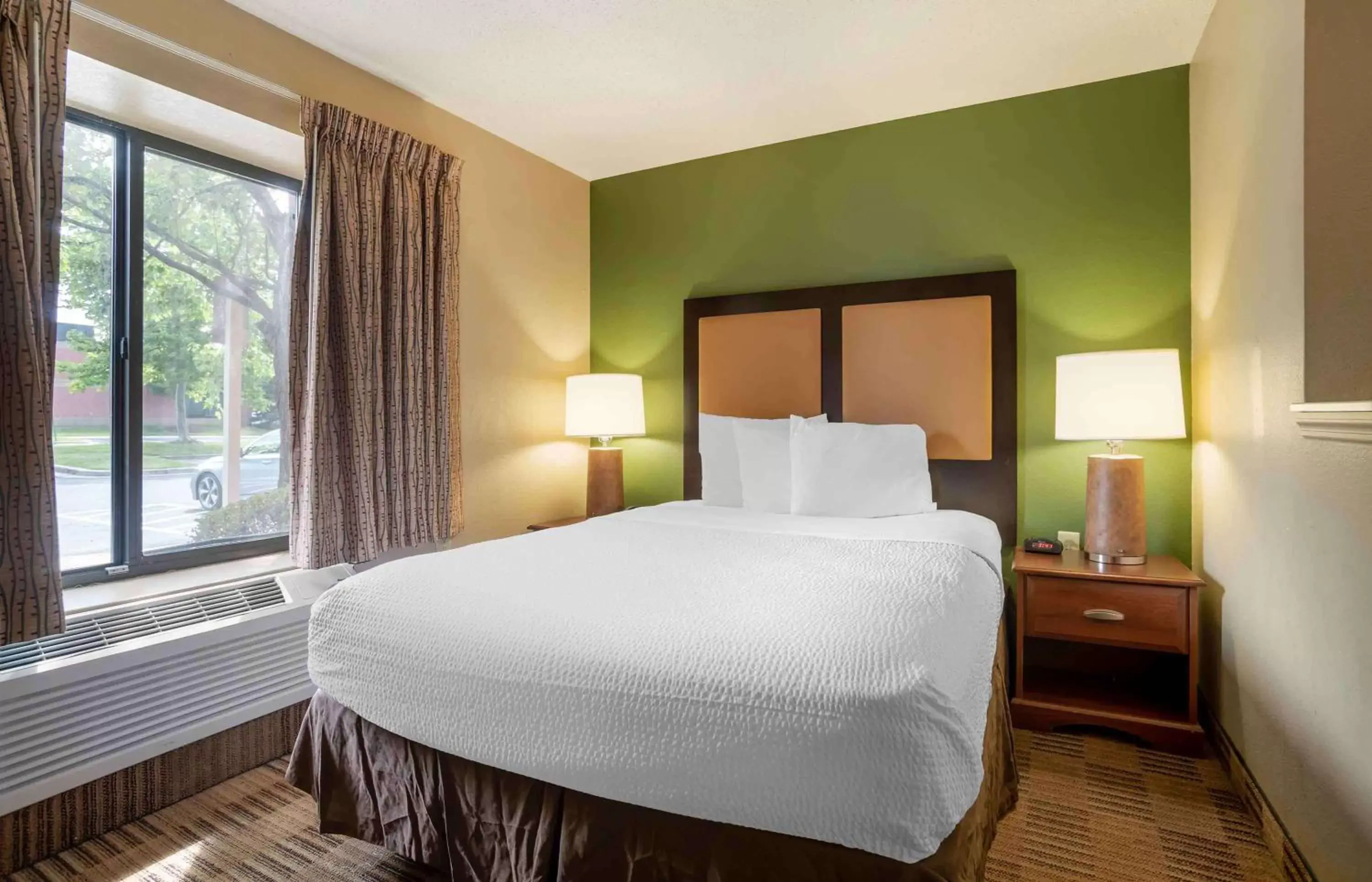Bedroom, Bed in Extended Stay America Select Suites - Columbia - Gateway Drive