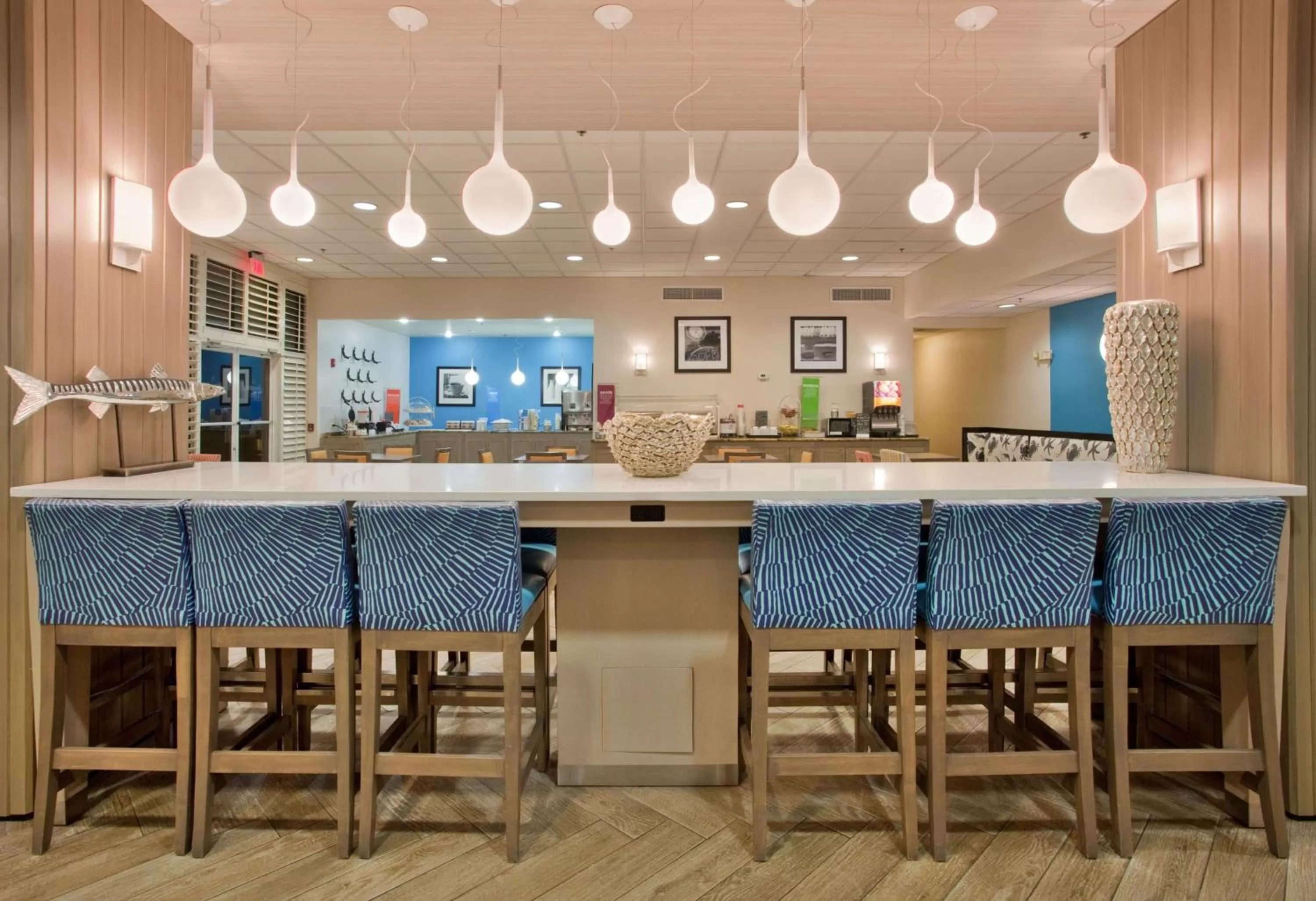 Dining area in Hampton Inn Pensacola Beach