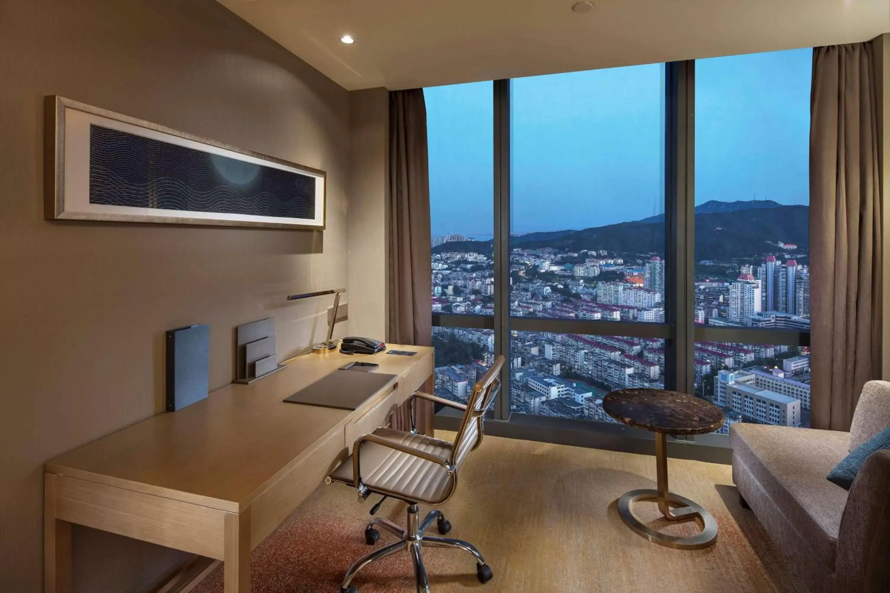 Bedroom, Mountain View in Hilton Yantai