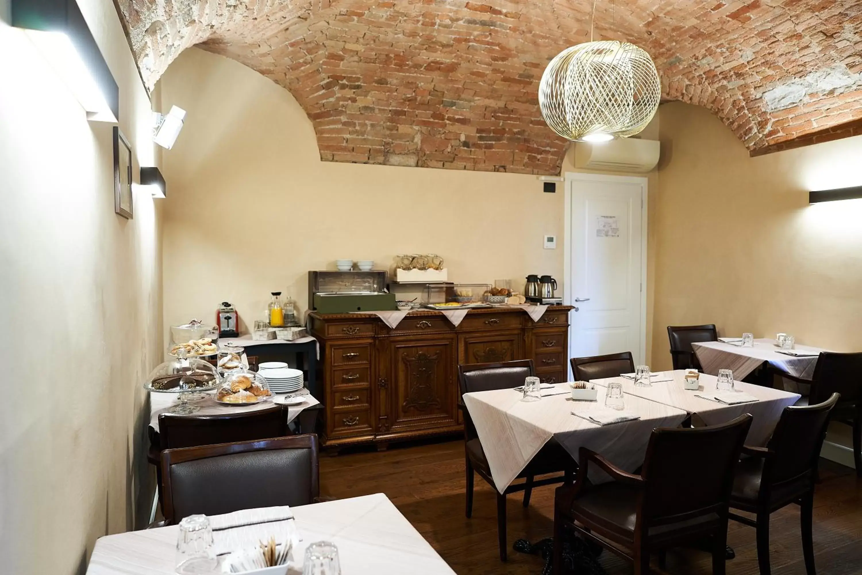 Restaurant/Places to Eat in Locanda delle Mercanzie