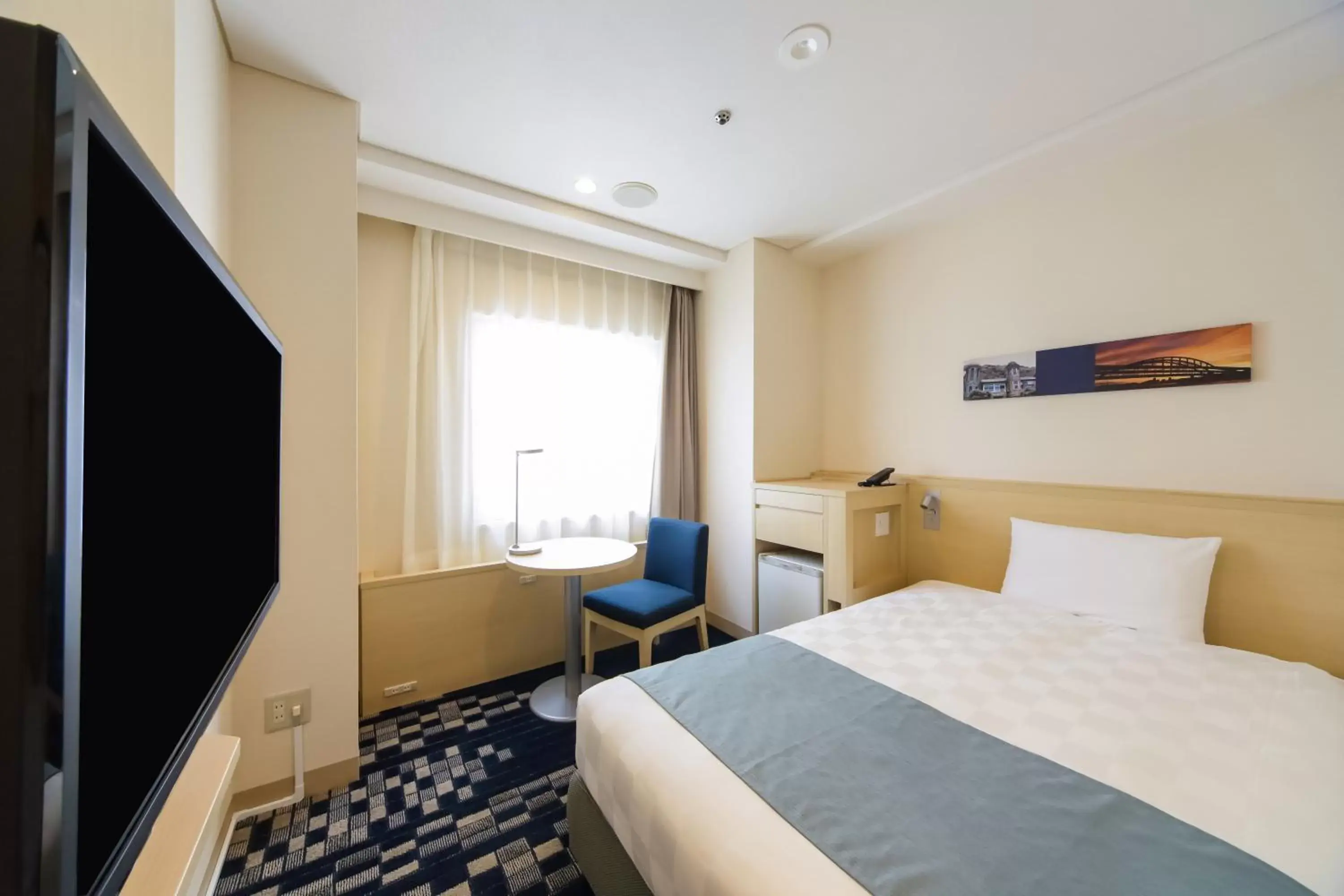 Photo of the whole room, Bed in Kobe Sannomiya Tokyu REI Hotel