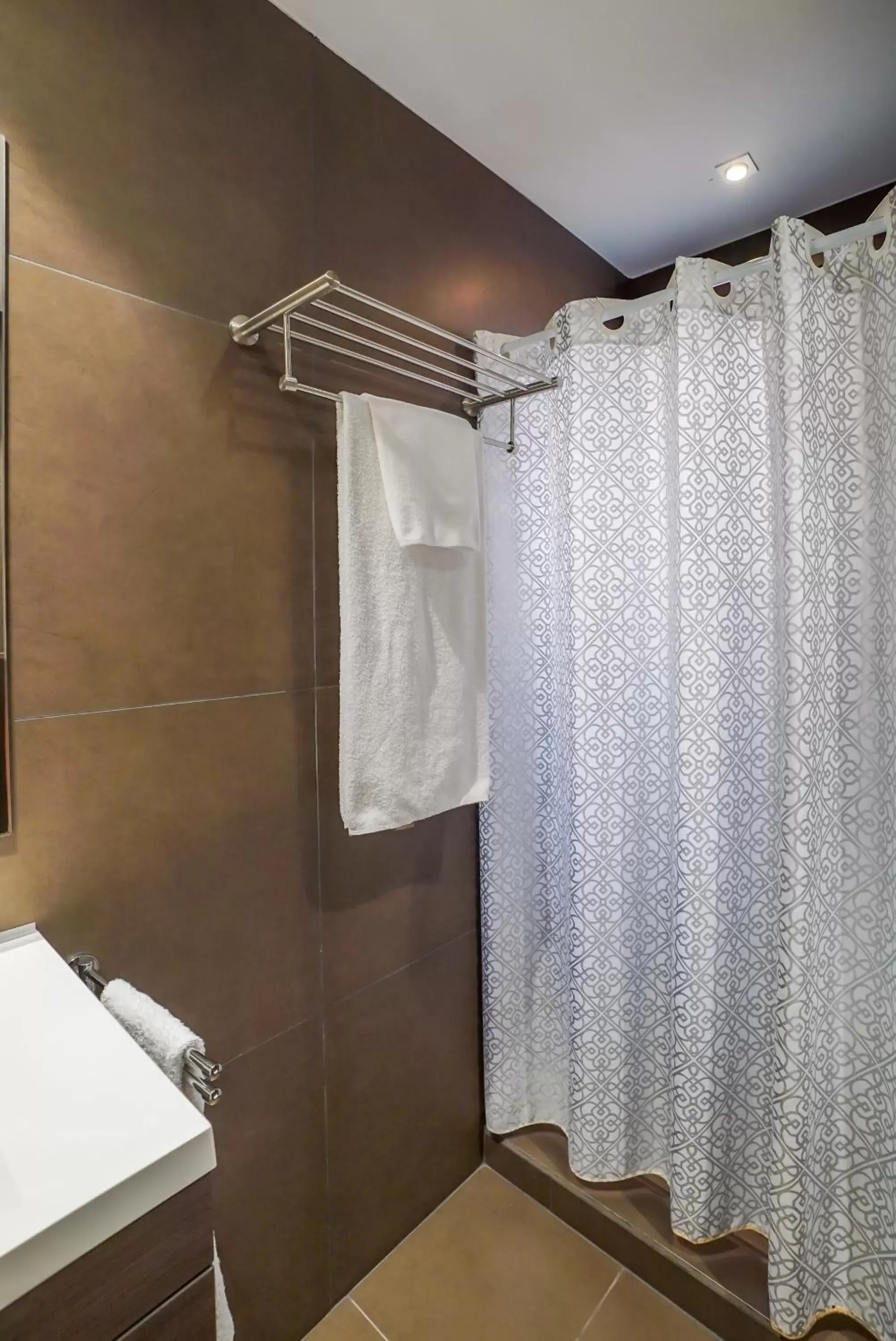 Shower, Bathroom in Hotel Constanza