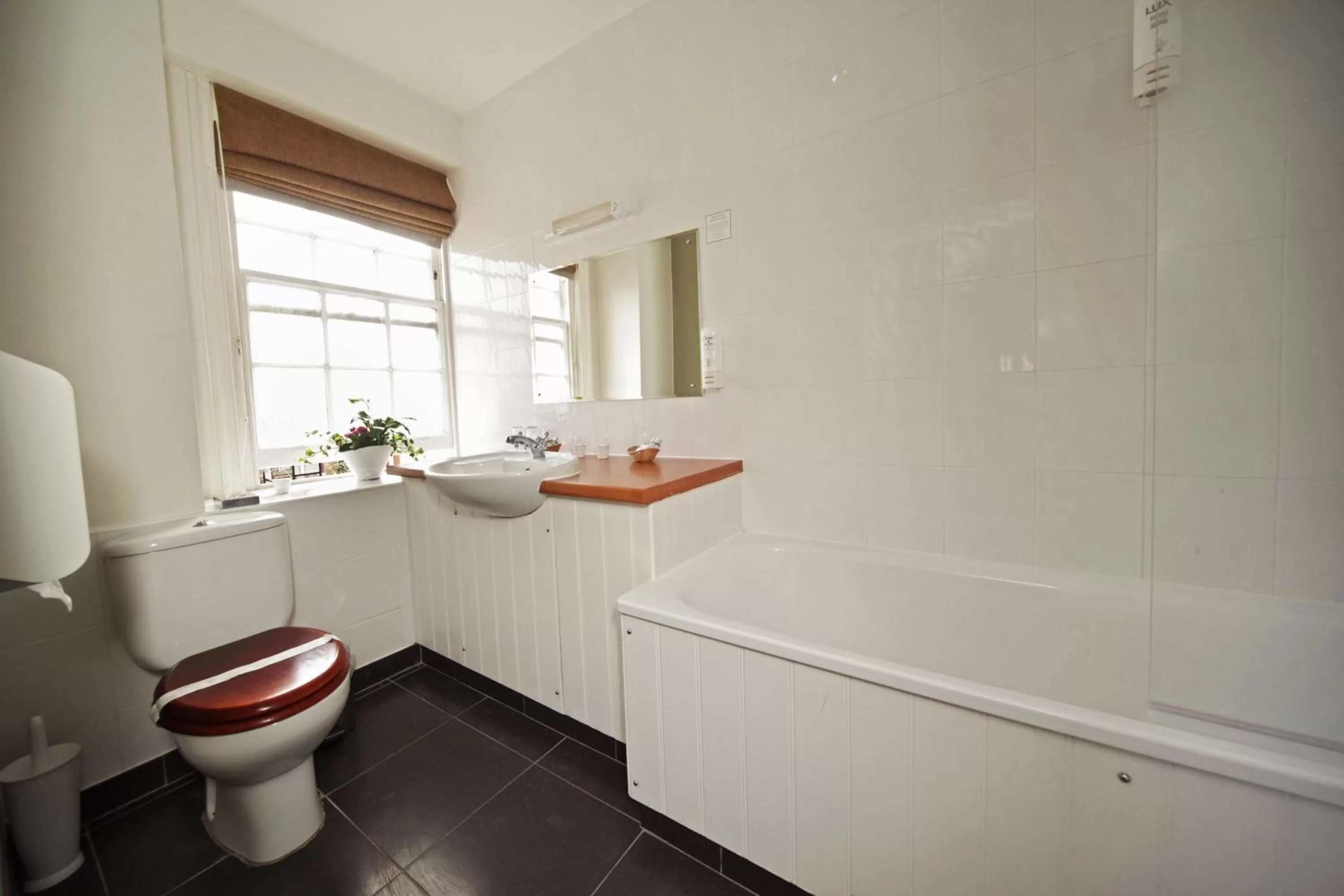 Toilet in The Broadway Hotel