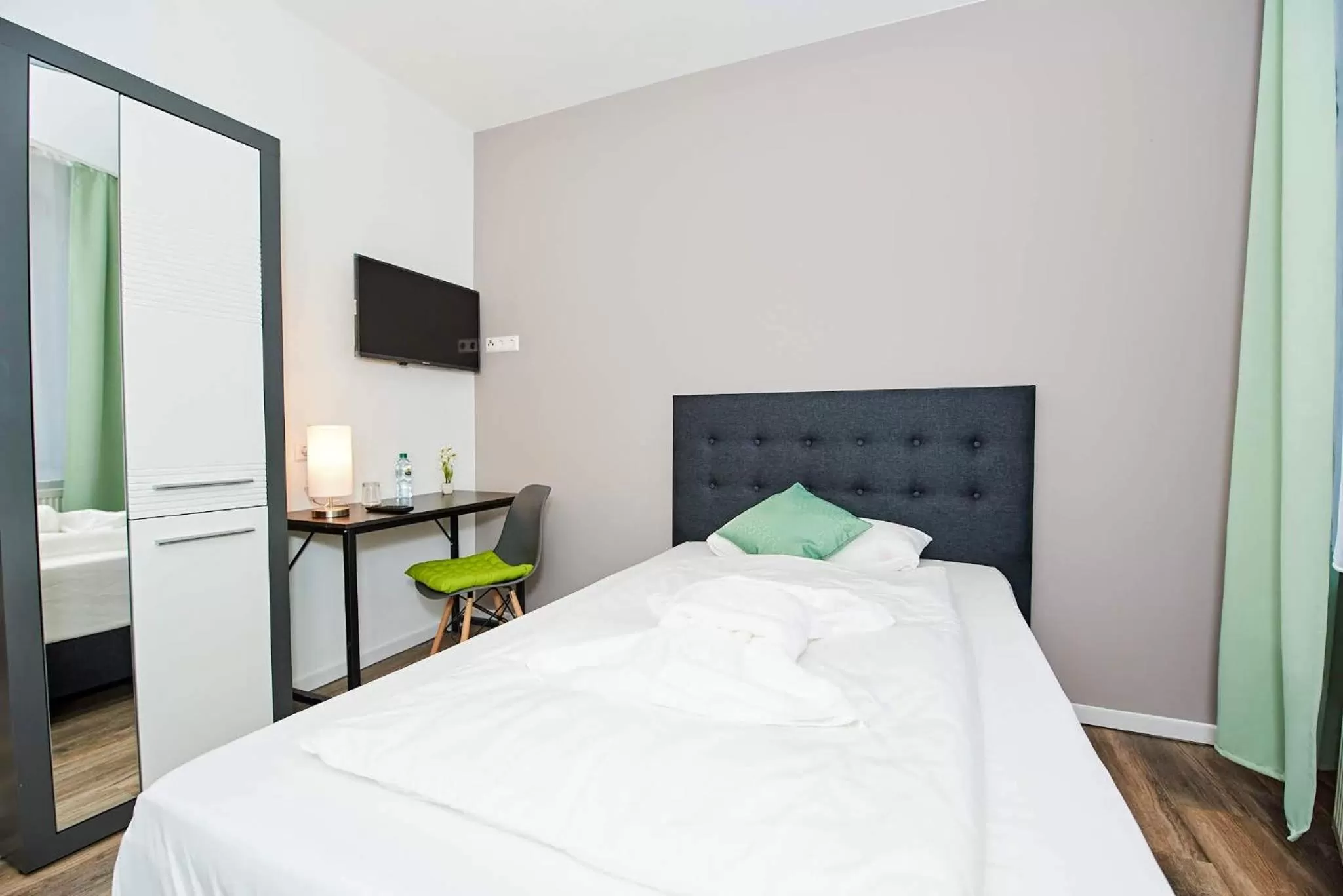 Photo of the whole room, Bed in Hotel Phoenix