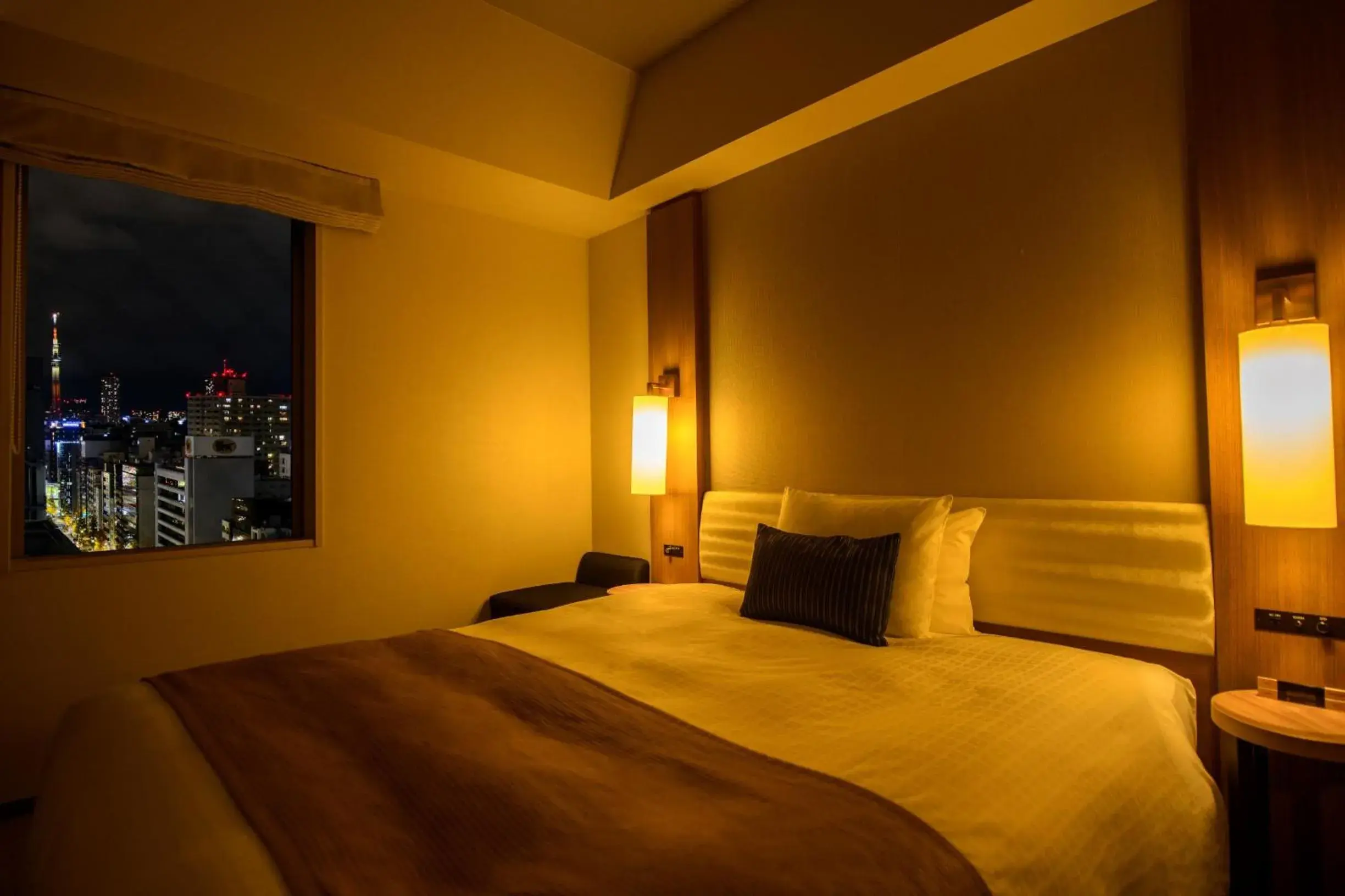 Quiet street view, Bed in Tokyu Stay Ginza