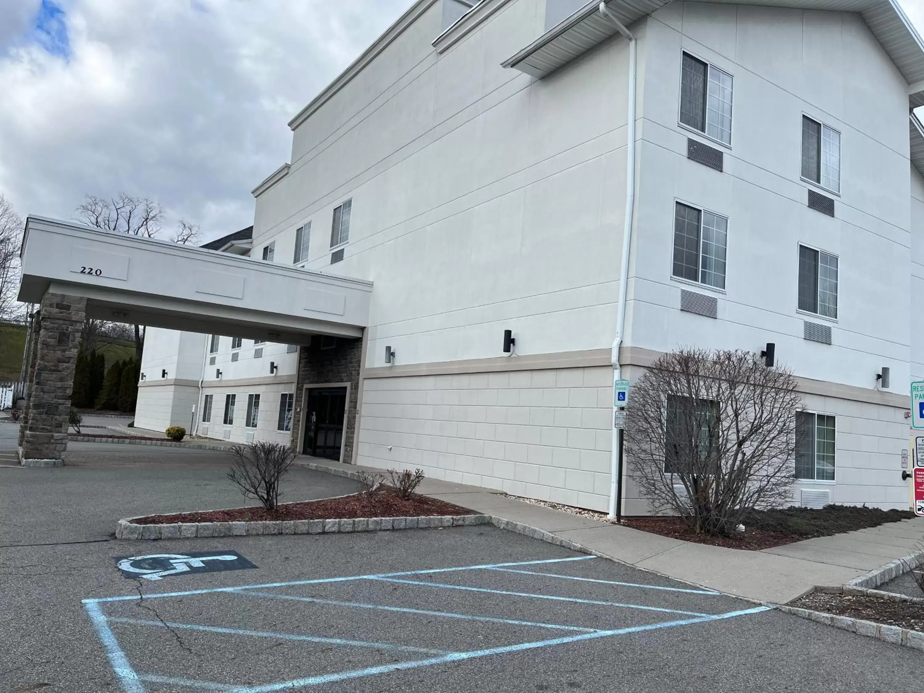 Property Building in Comfort Suites Mahwah - Paramus