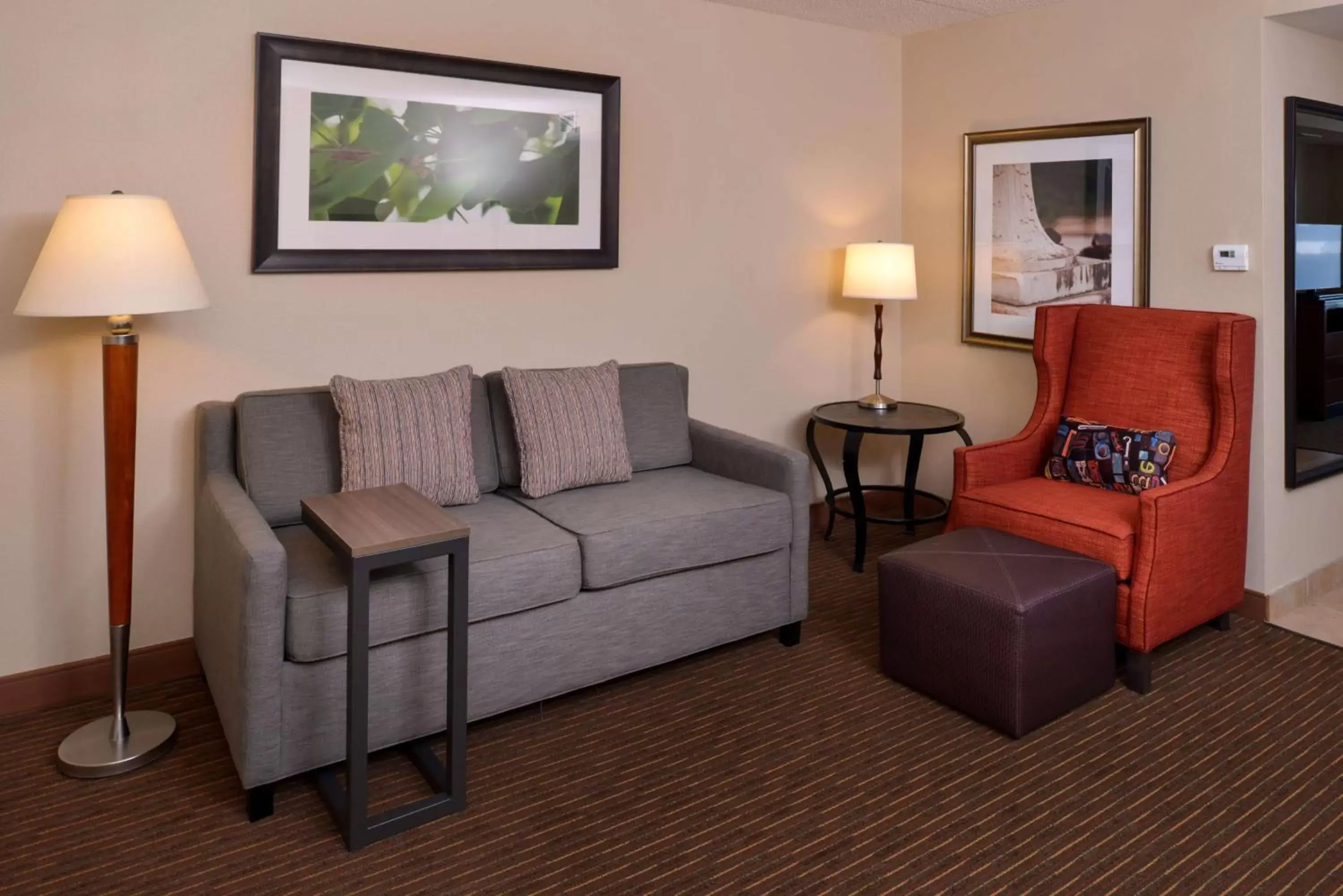 Living room, Seating Area in Hilton Garden Inn White Marsh