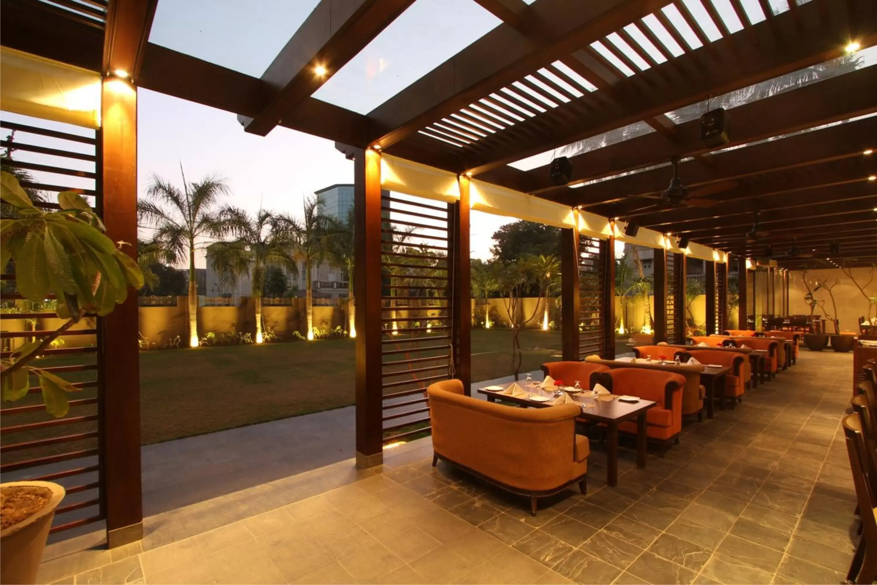 Restaurant/places to eat in Hotel Express Residency Vadodara