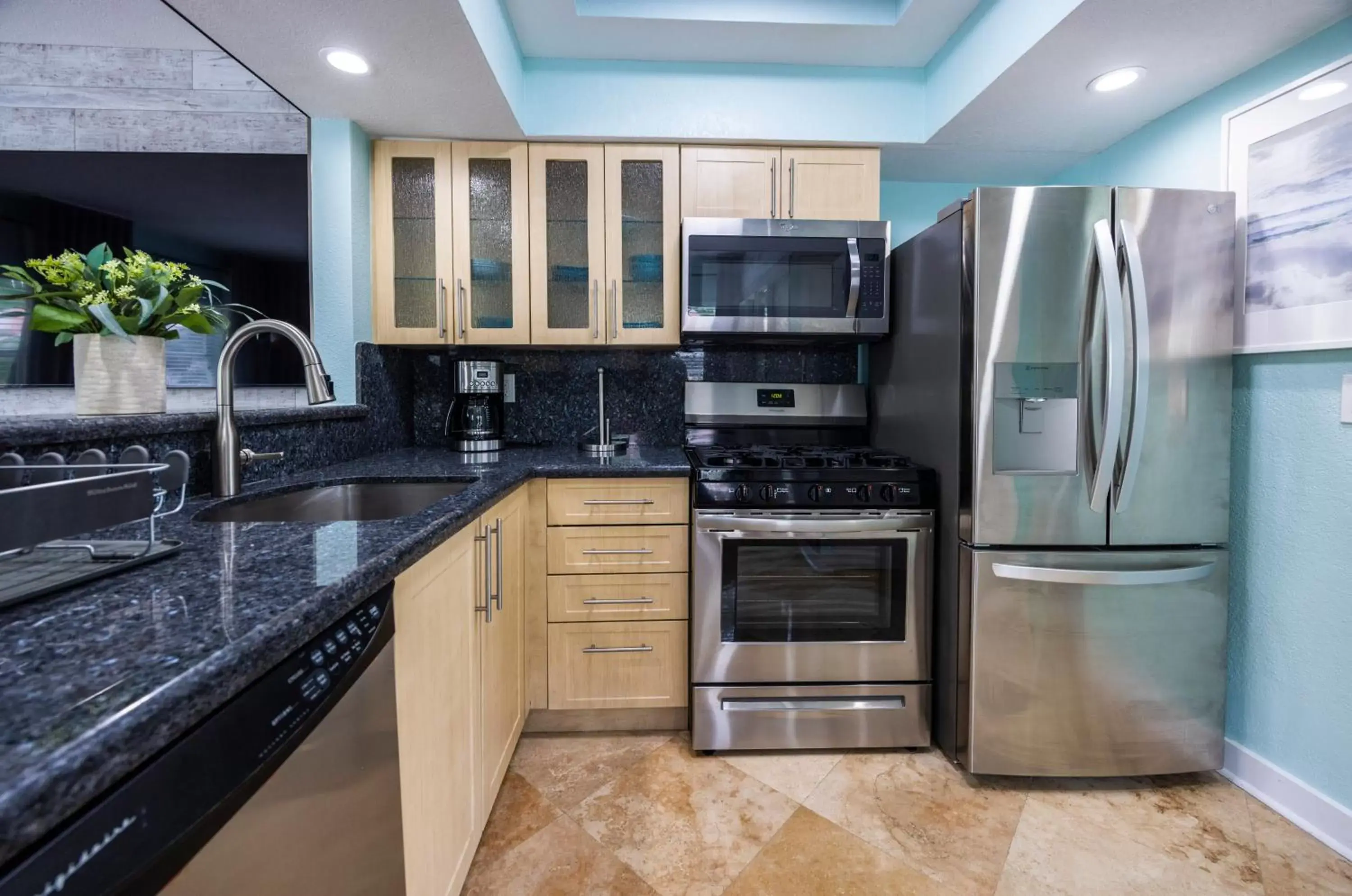 minibar, Kitchen/Kitchenette in Suites on South Beach