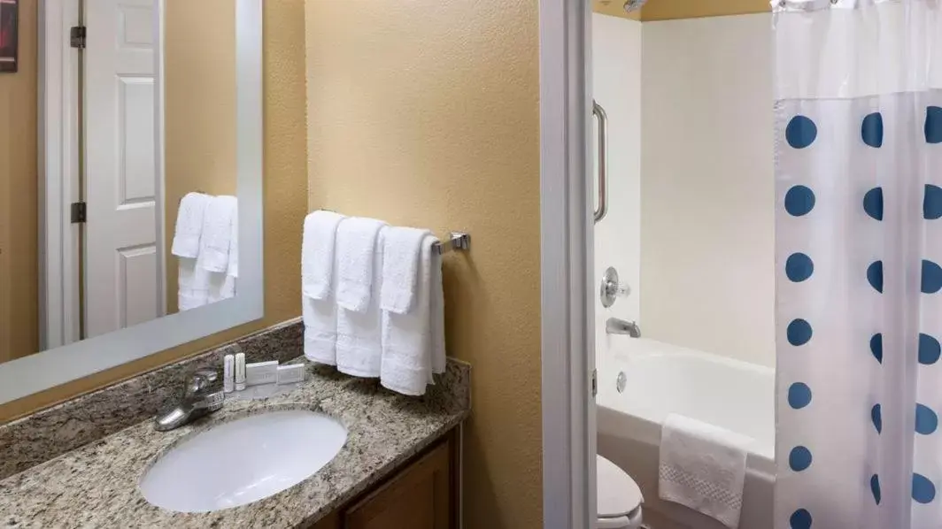 Bathroom in TownePlace Suites Dallas Arlington North