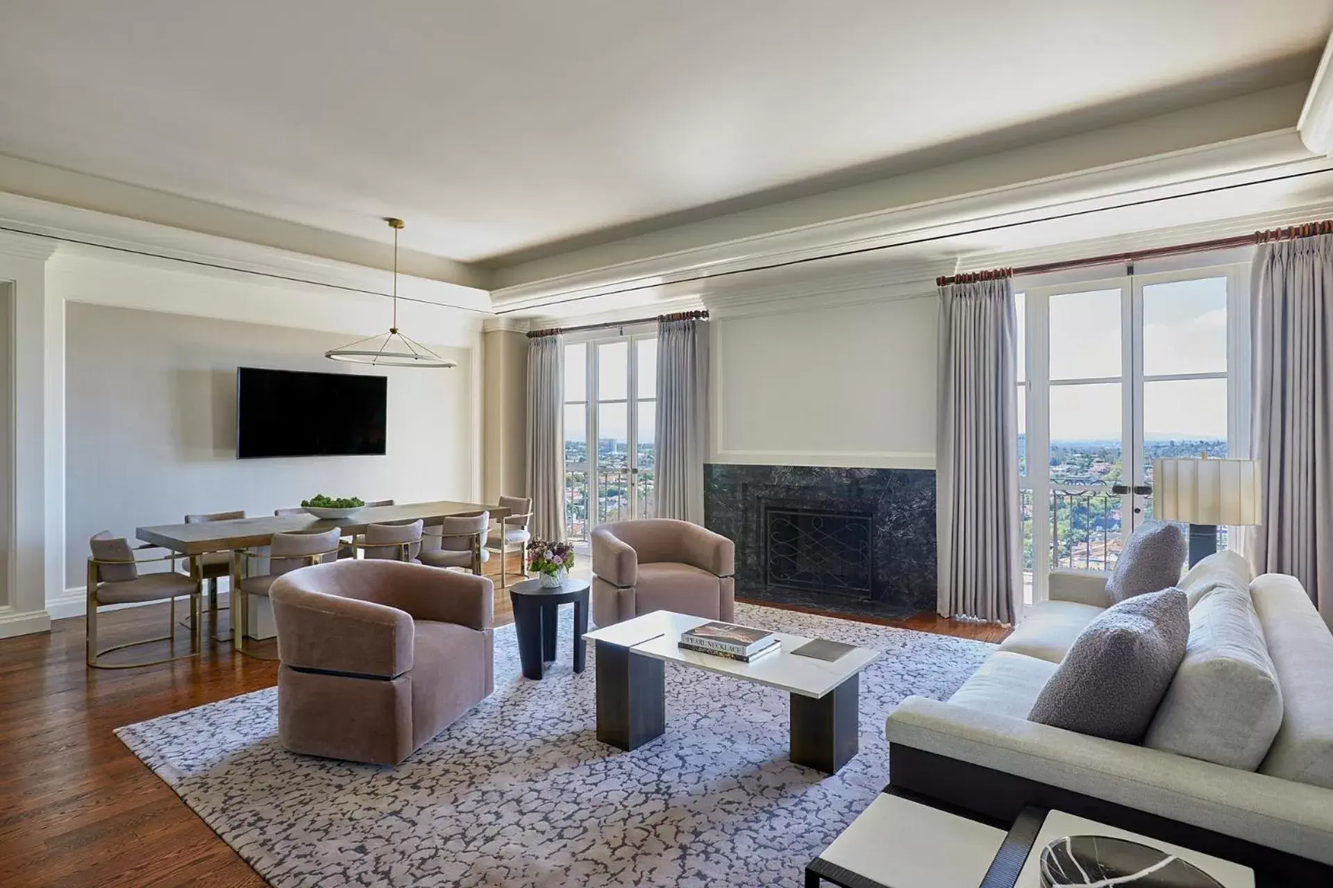 Living room, Seating Area in Beverly Wilshire, A Four Seasons Hotel