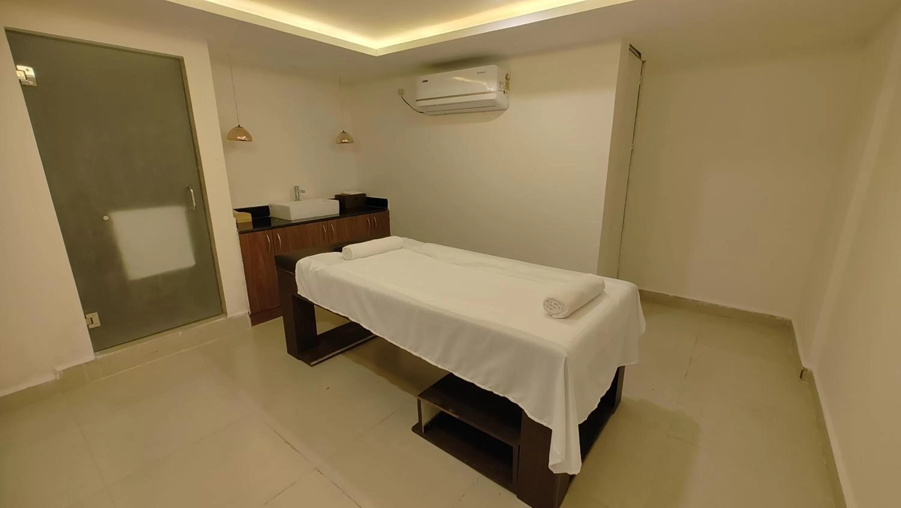 Spa and wellness centre/facilities in Manjeera Premiere