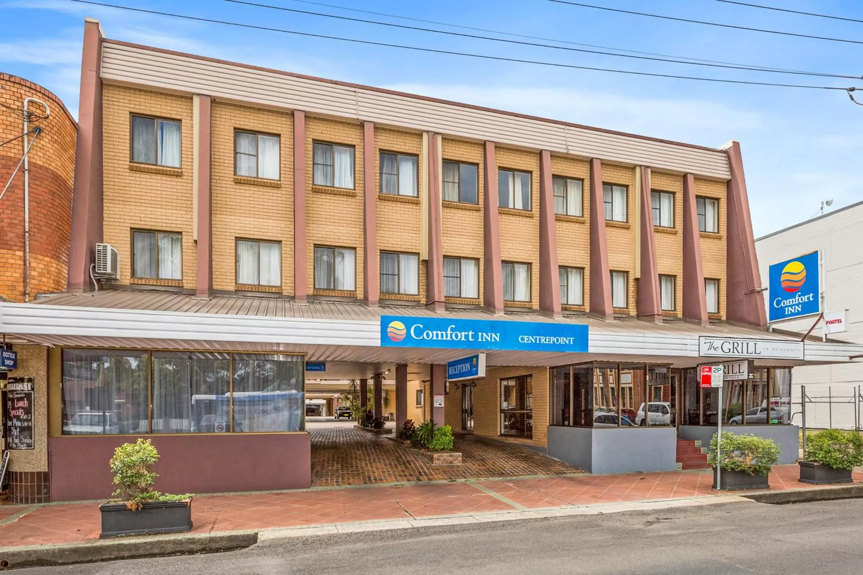 Facade/entrance, Property Building in Comfort Inn Centrepoint Motel
