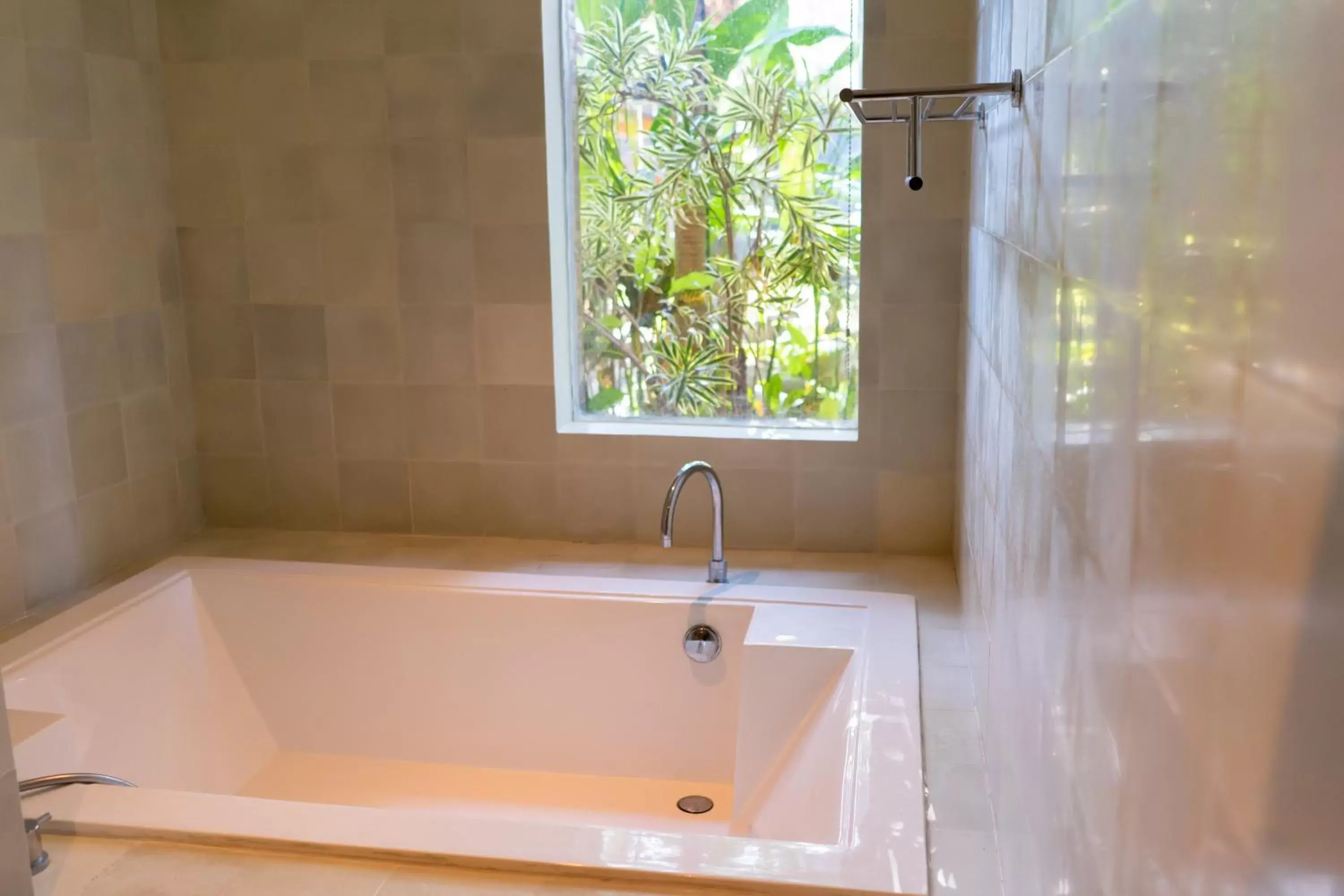 Bathroom in Fourteen Roses Boutique Hotel, Kuta