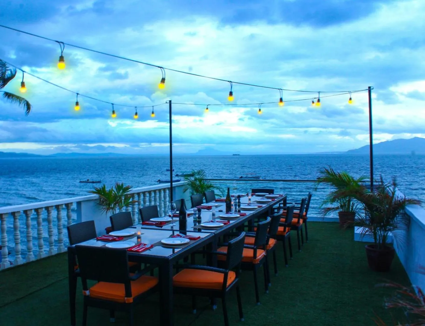 Restaurant/places to eat in Lalaguna Villas Luxury Dive Resort and Spa