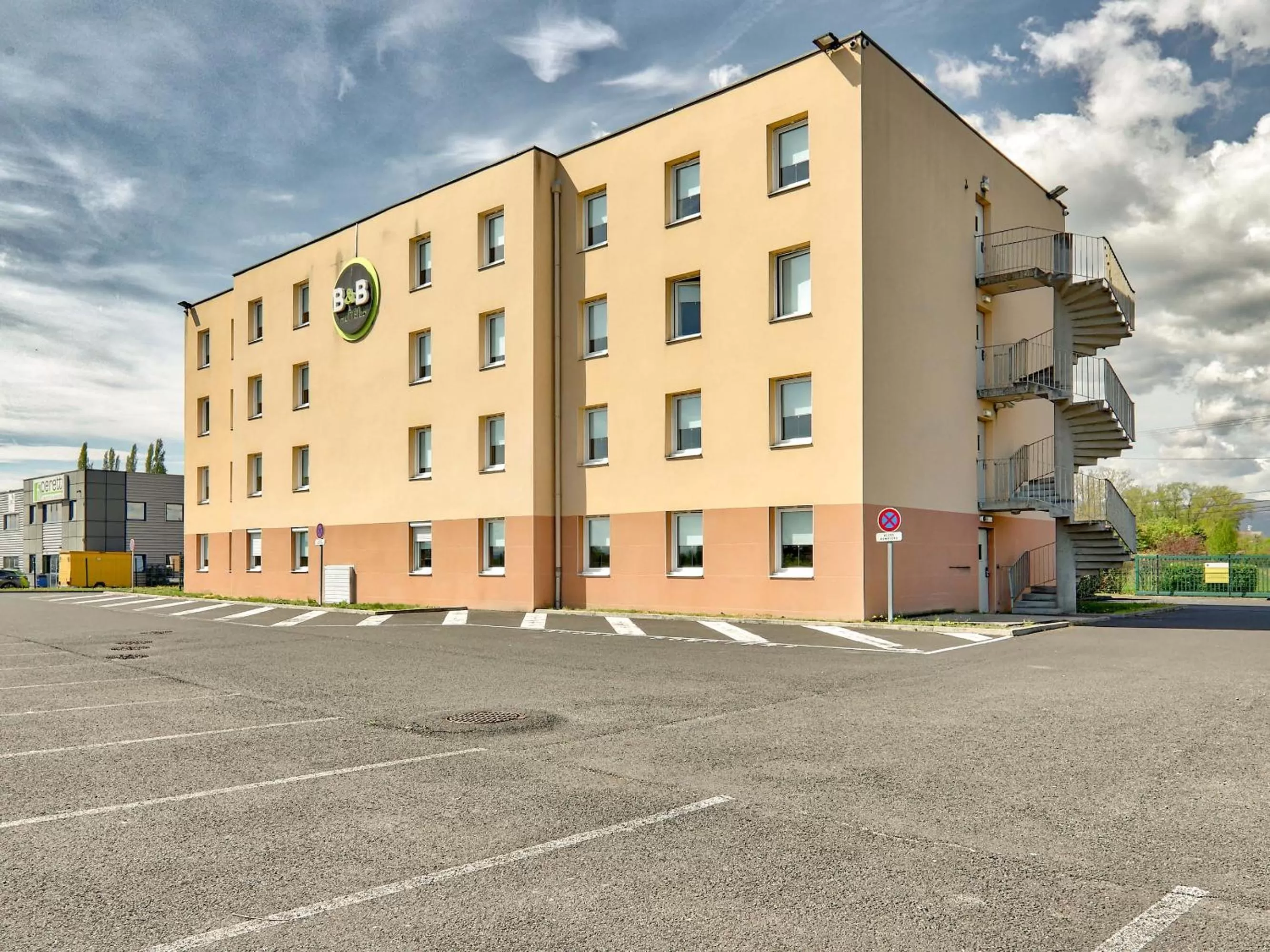 Property building in B&B HOTEL Clermont-Ferrand Gerzat