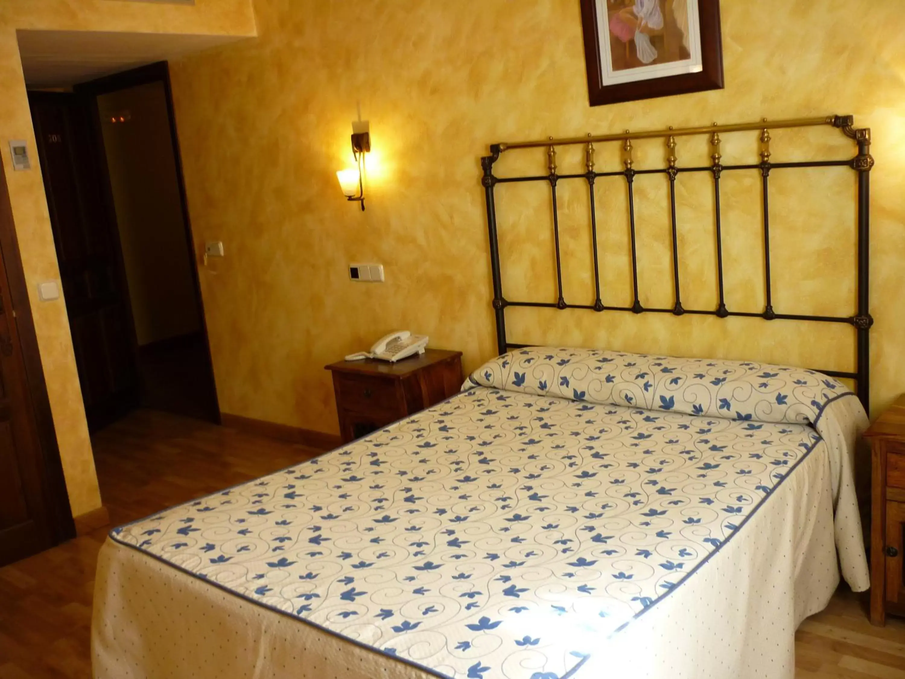 Photo of the whole room, Bed in Hospederia Princesa Elima