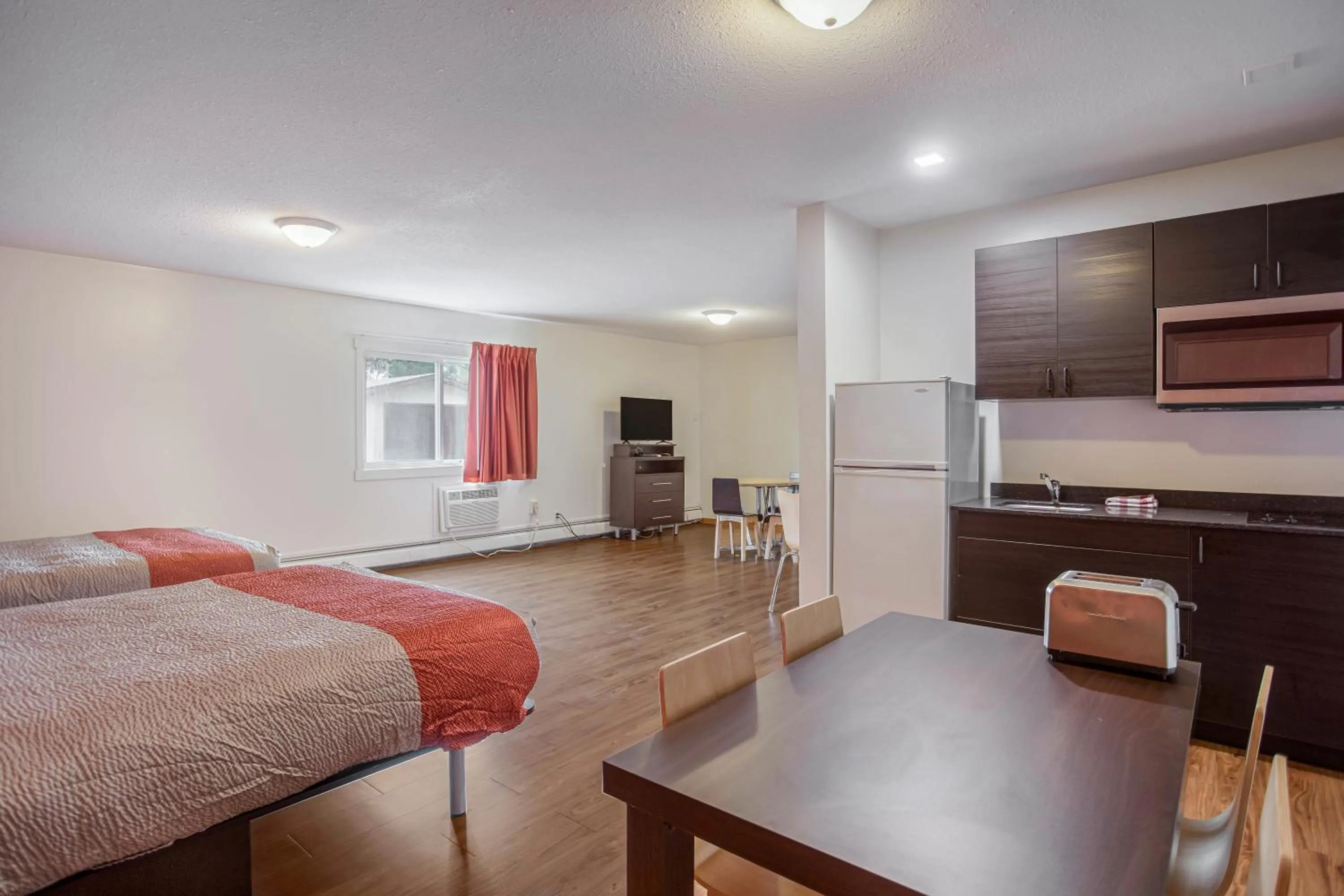 Kitchen or kitchenette in Motel Bo-Camrose, AB