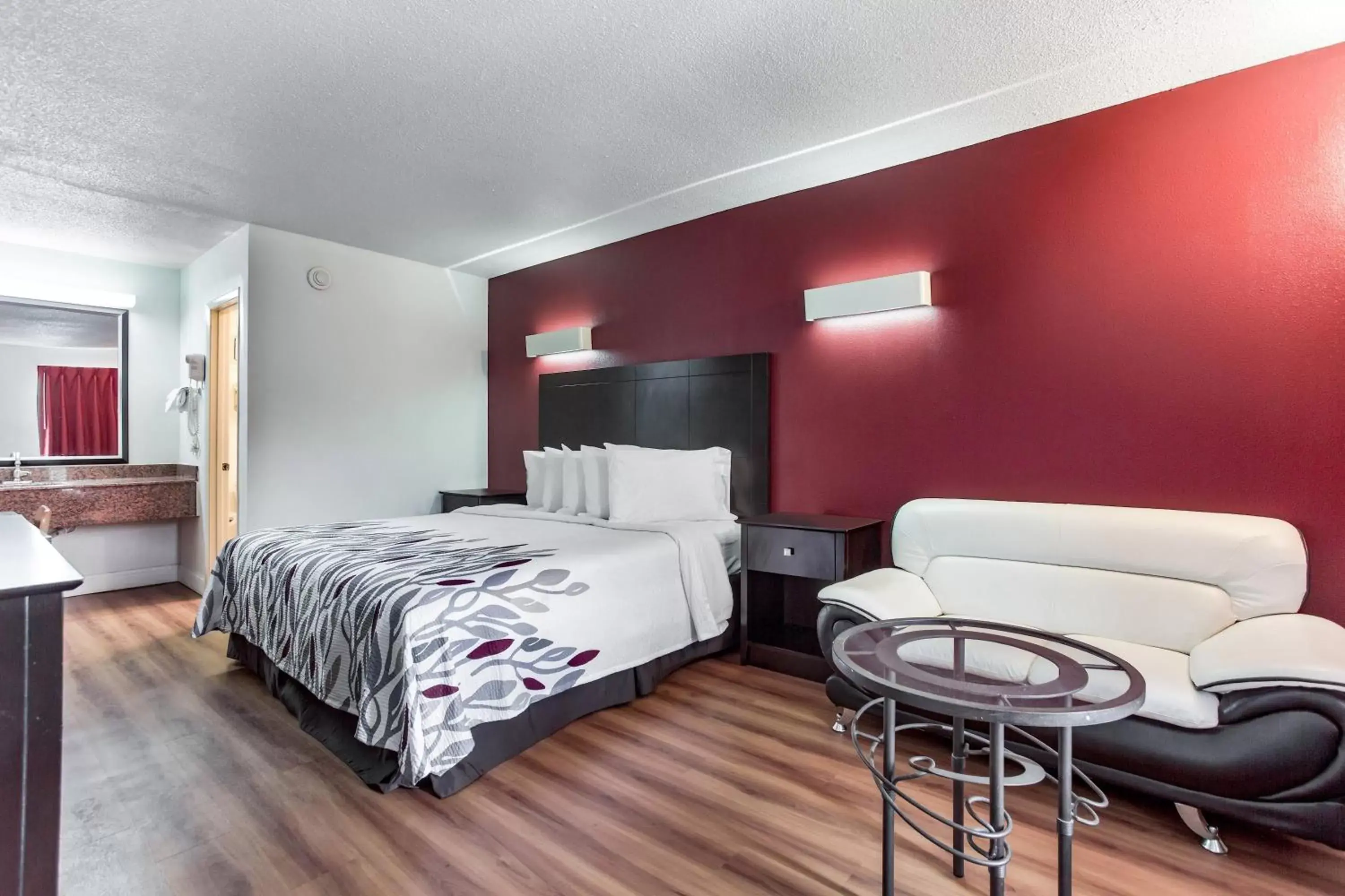 Photo of the whole room, Bed in Red Roof Inn Monteagle - I-24 Photo of the whole room, Bed in Red Roof Inn Monteagle - I-24