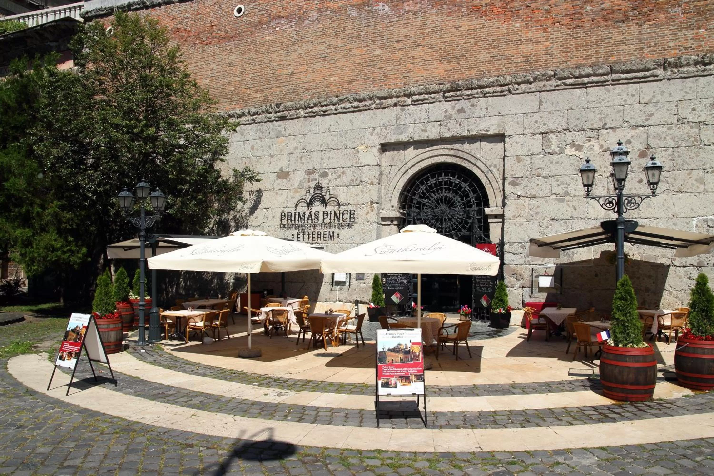 Patio in Hotel Adalbert Szent György Ház