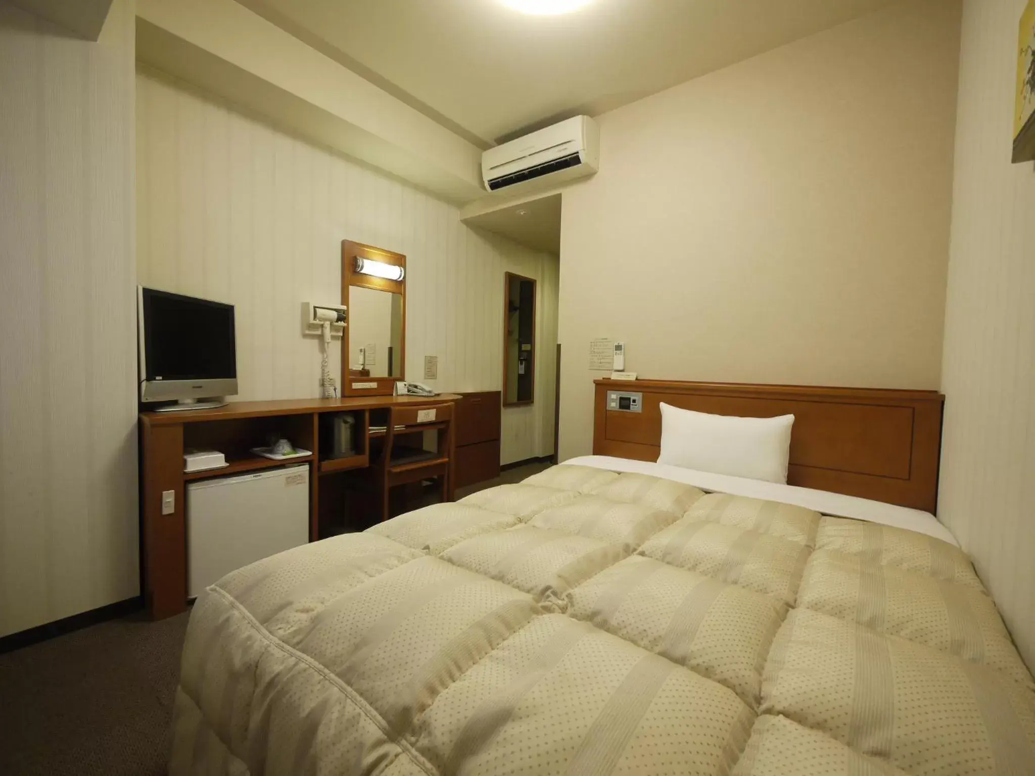 Photo of the whole room, Bed in Hotel Route-Inn Saga Ekimae