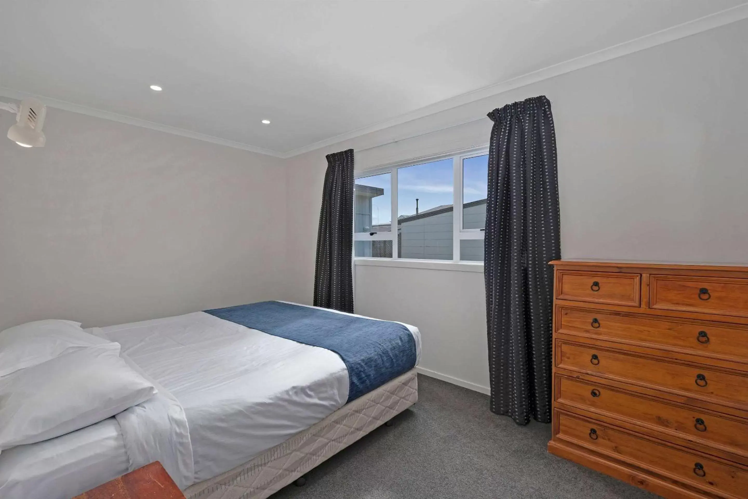 Photo of the whole room, Bed in Comfort Inn Westshore Beach