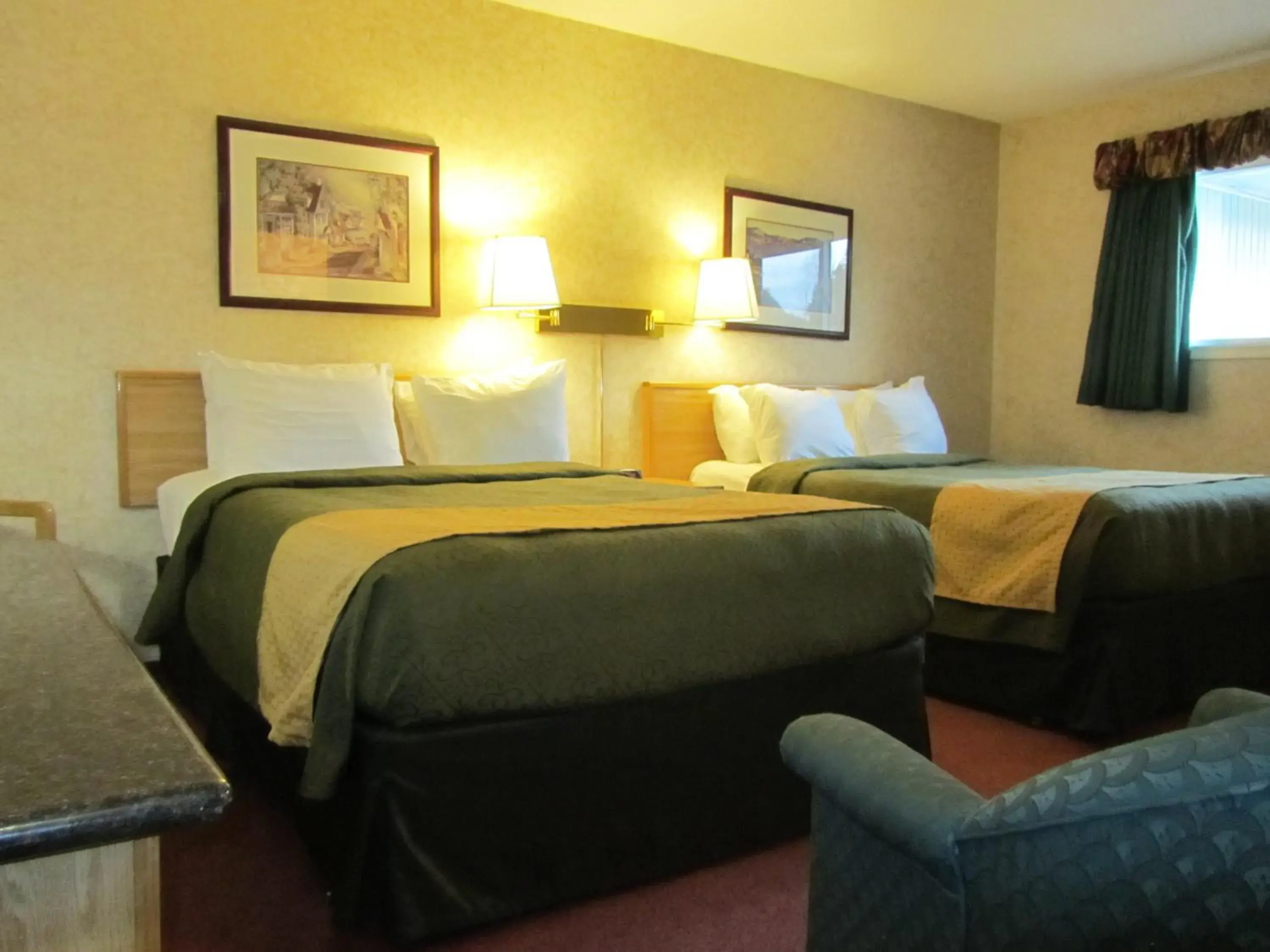 Bedroom, Bed in Travelodge by Wyndham Hope