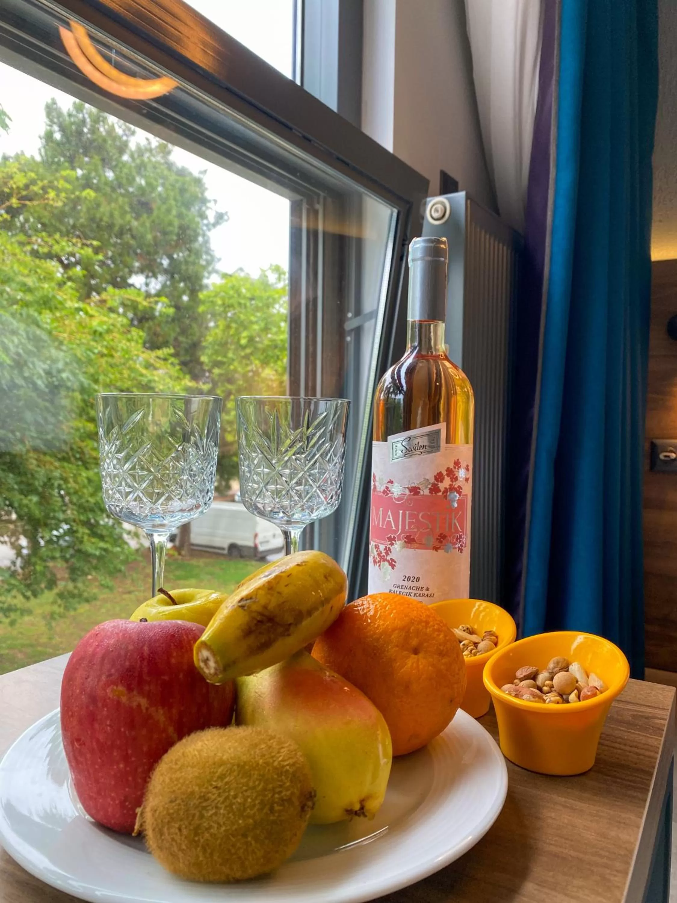 room service in Falcon 1511