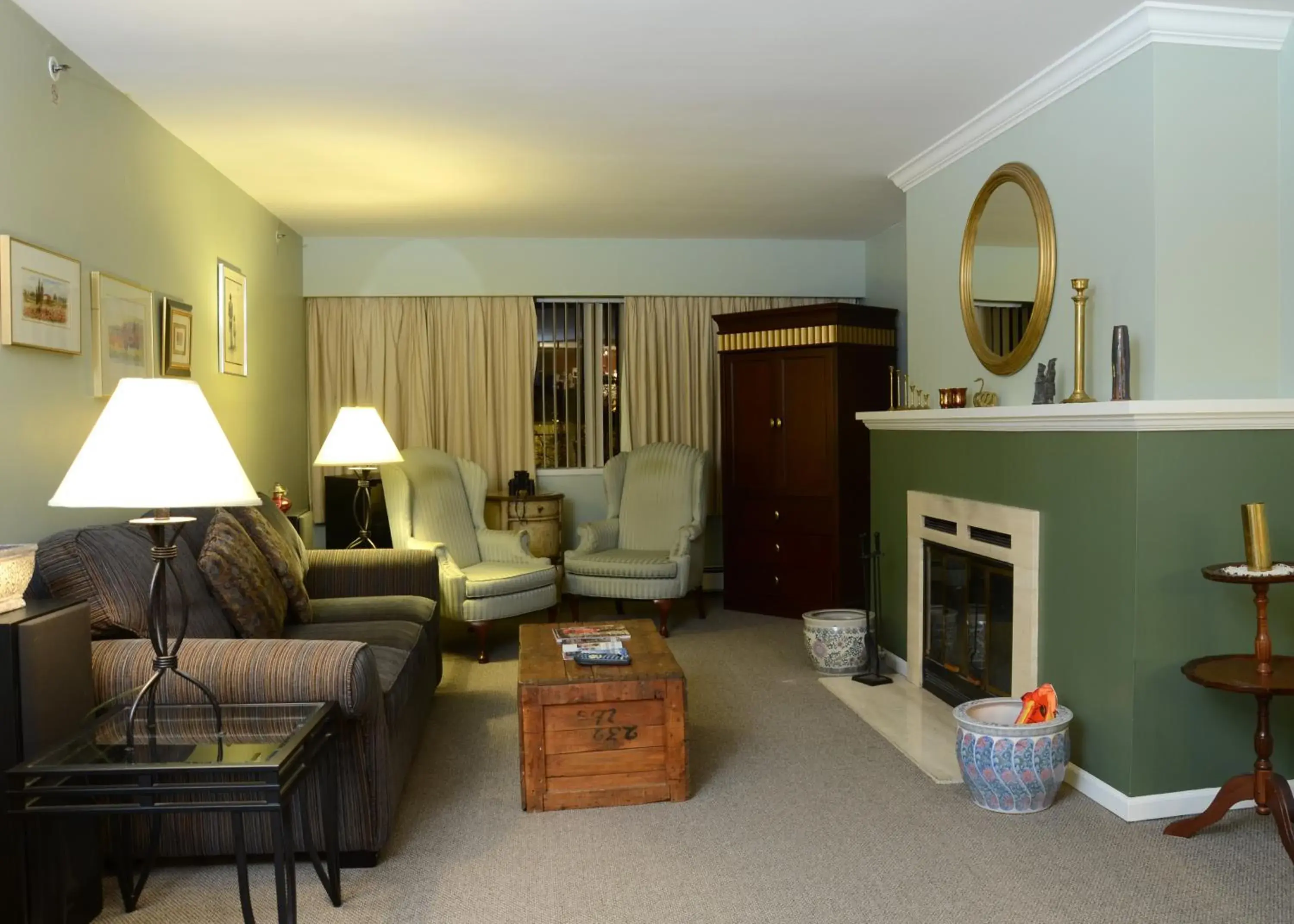 Deluxe Two-Bedroom Suite in Rosellen Suites At Stanley Park