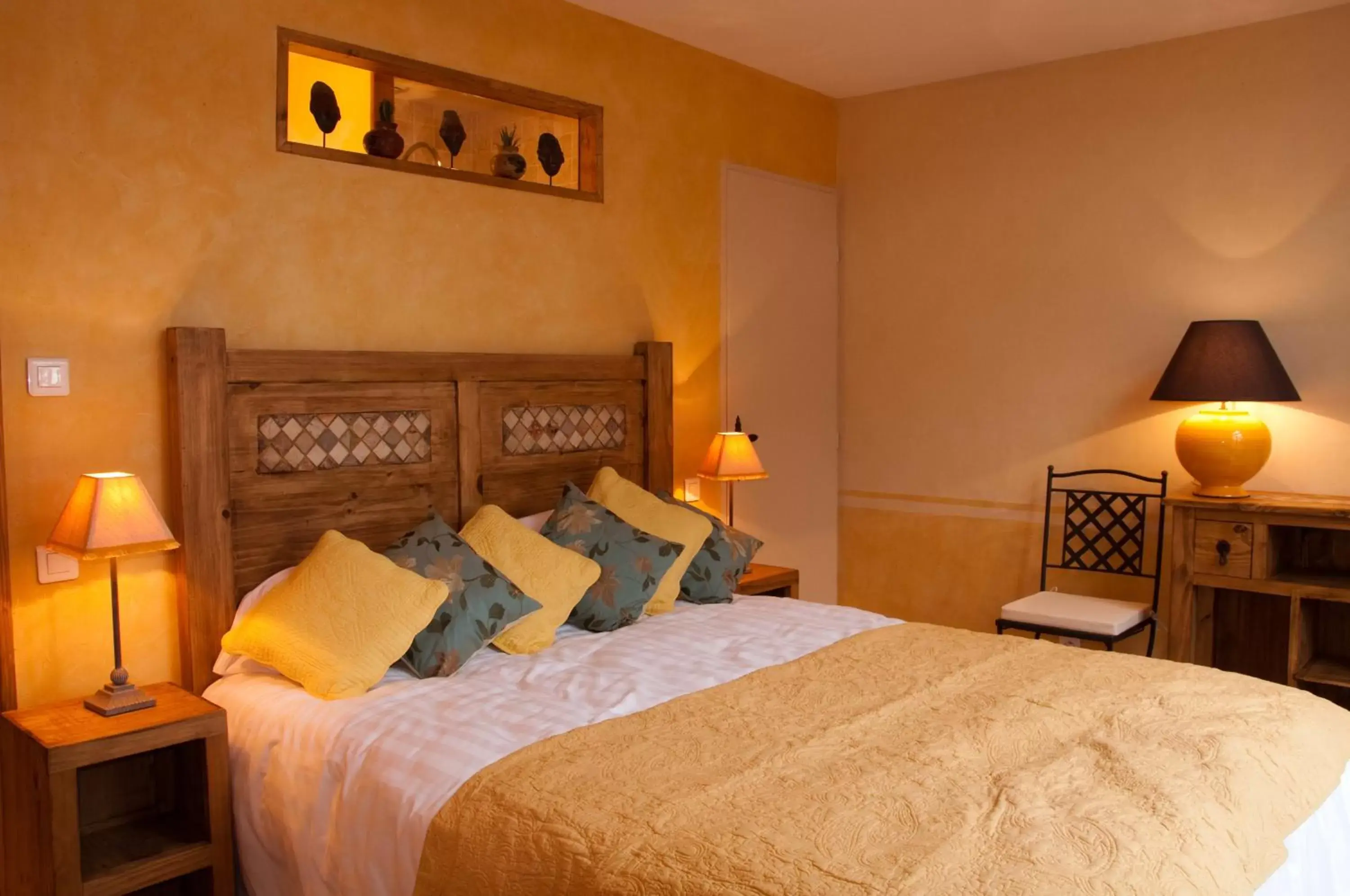Photo of the whole room, Bed in Les Jardins de l'Hacienda