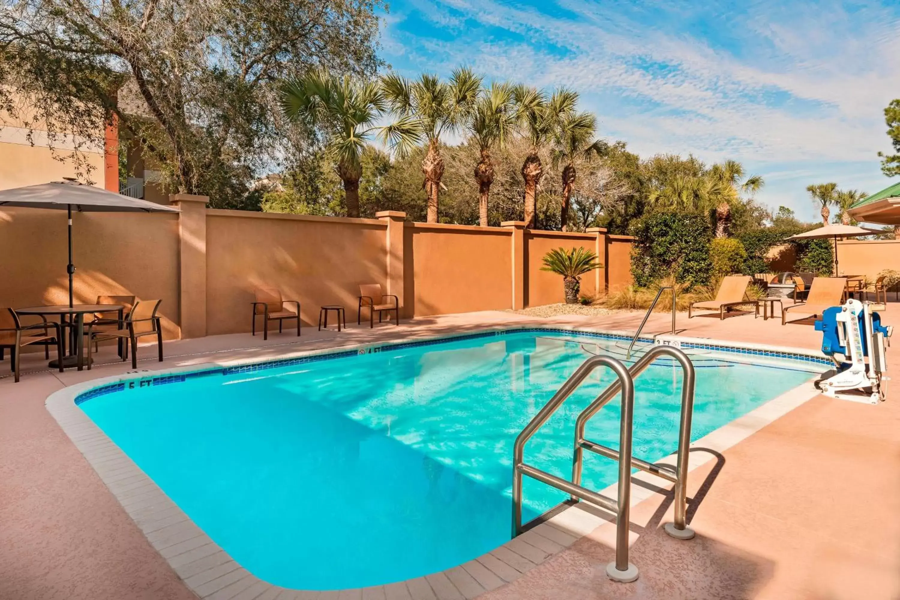 Swimming Pool in Courtyard by Marriott Gainesville