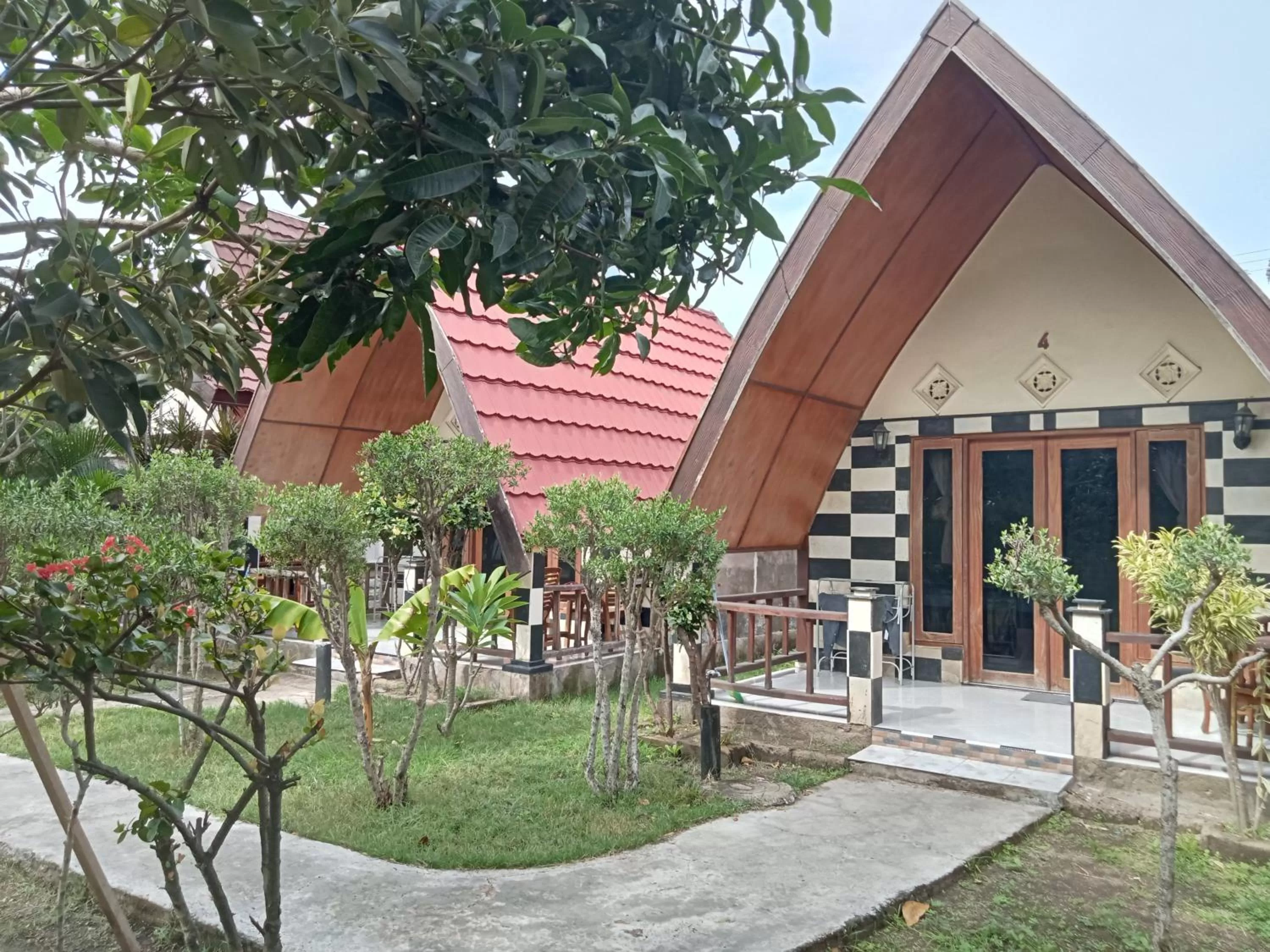 Garden view in Meno Smile Cottages