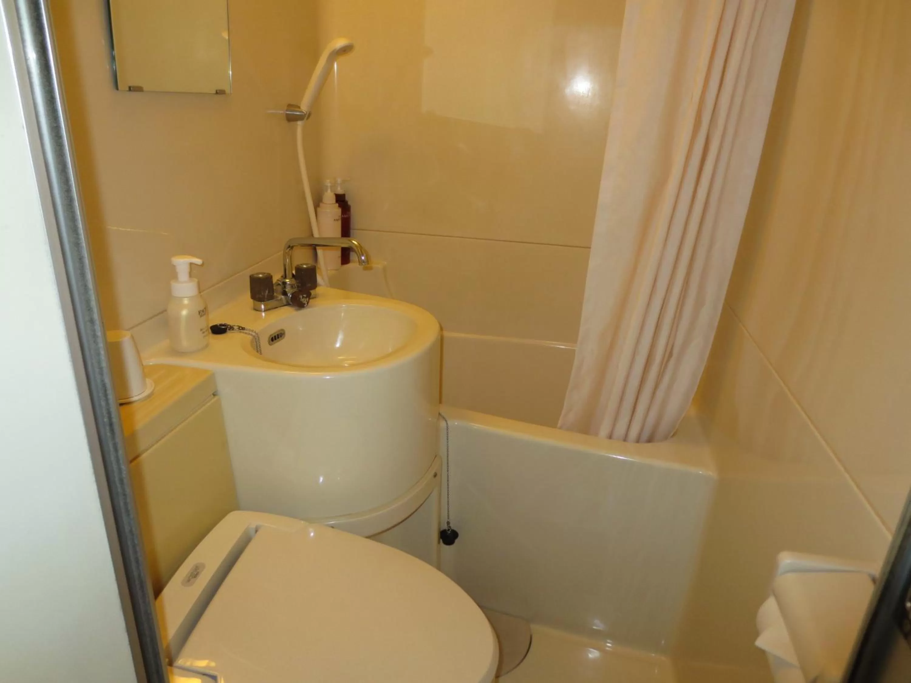 Shower in Hotel Minatoya