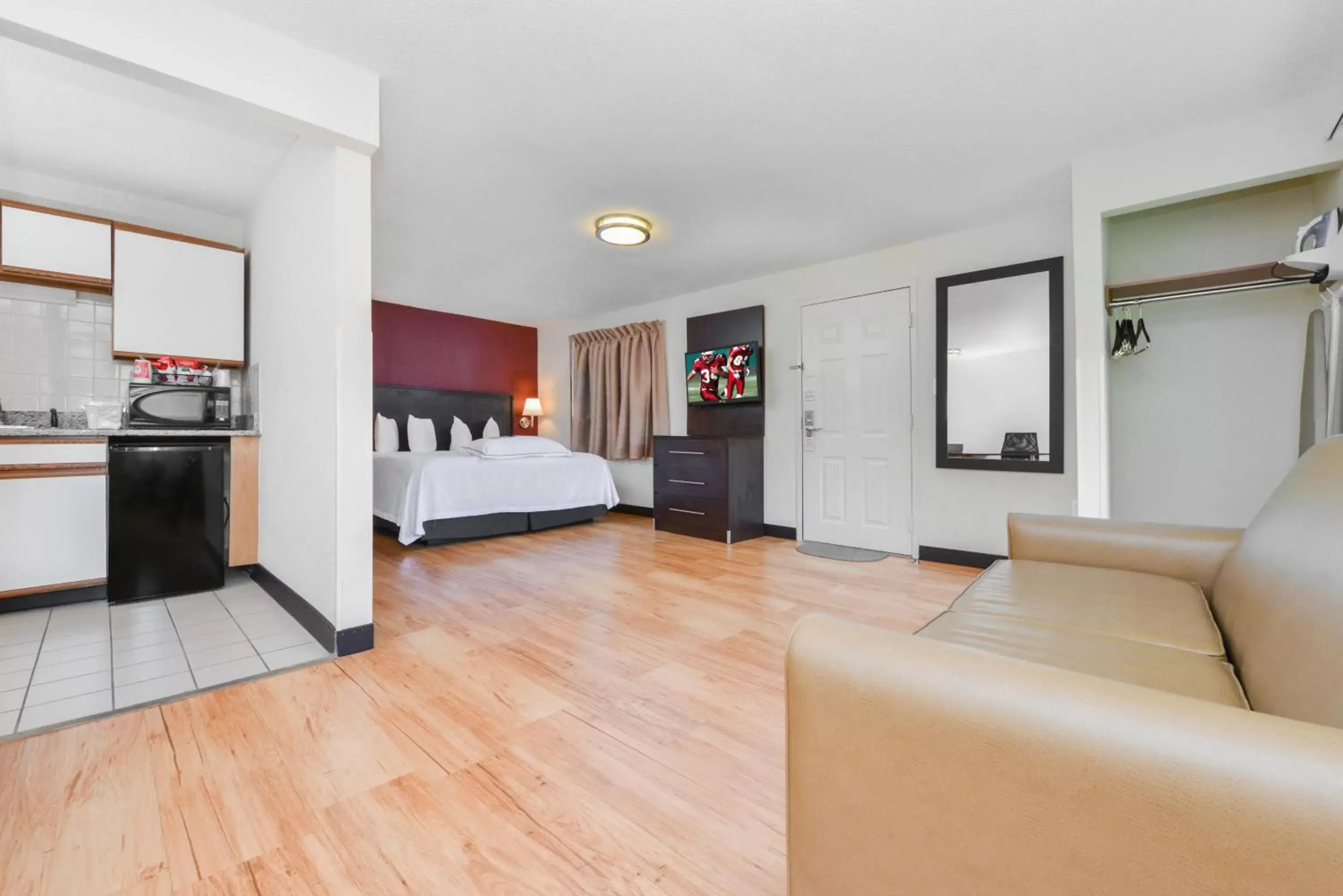 Photo of the whole room, Bed in Red Roof Inn PLUS+ & Suites Guilford Photo of the whole room, Bed in Red Roof Inn PLUS+ & Suites Guilford