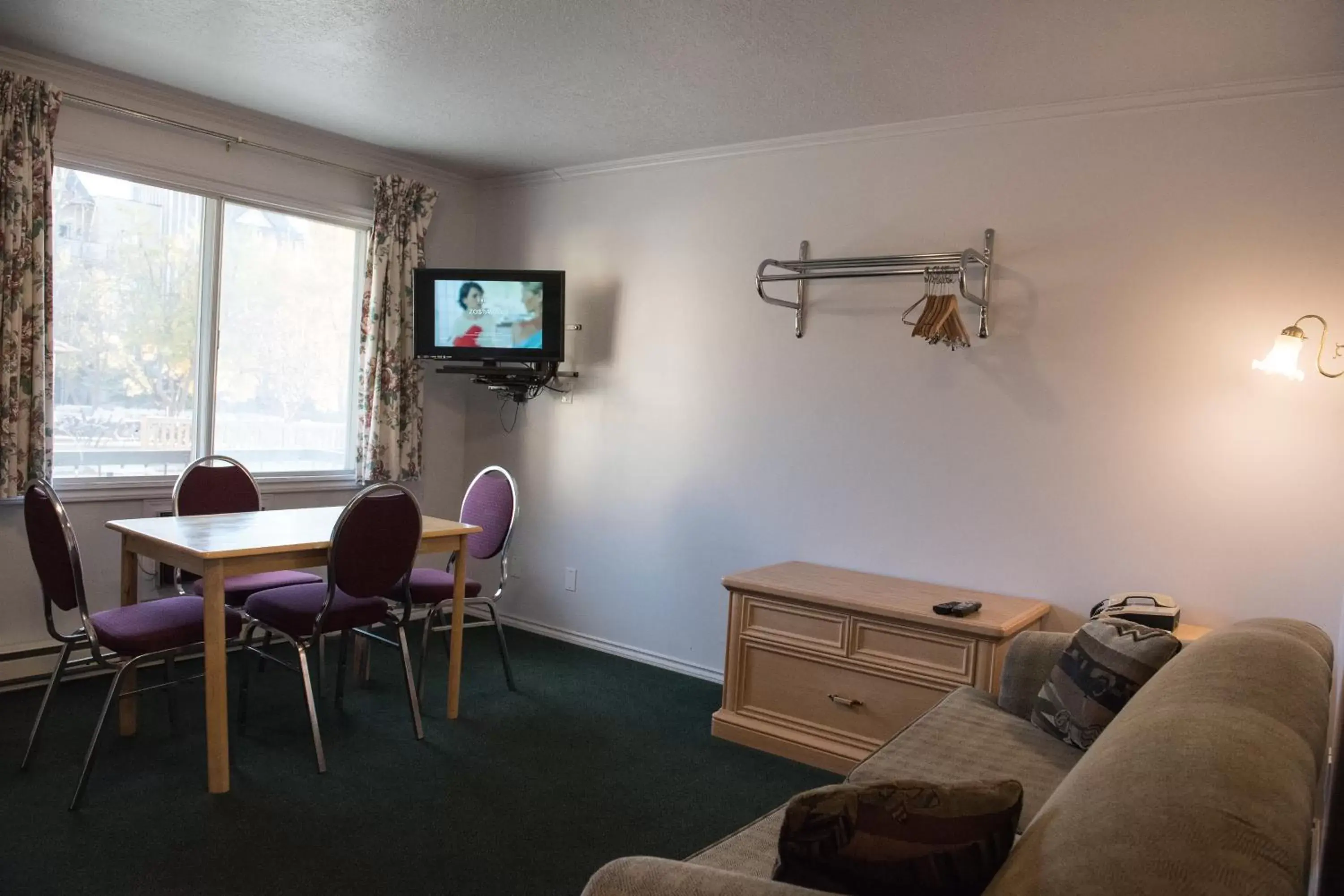 TV/Entertainment Center in Radium Park Lodge