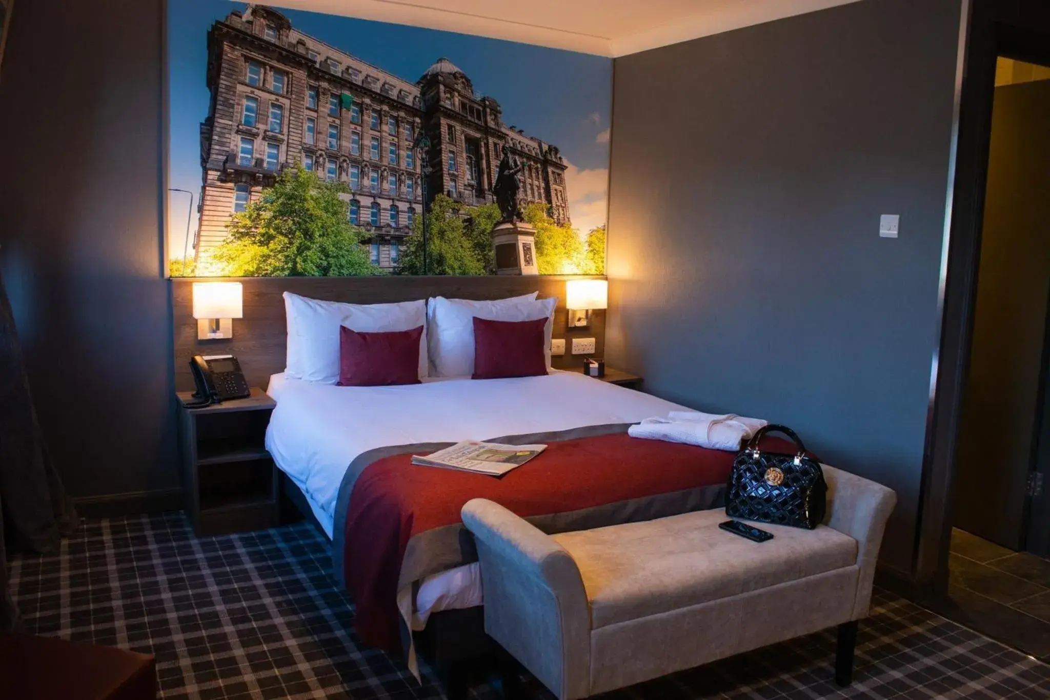 Bed in Devoncove Hotel Glasgow